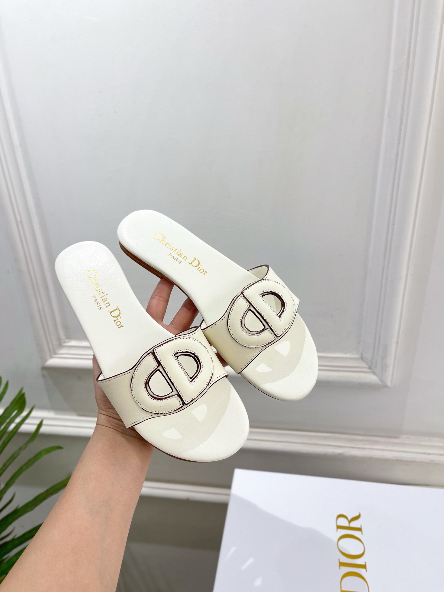 Dior | 迪奥 26𝐬𝐬 🧡💚2026春夏新品 顶级版本⚠️专柜主打新款CD镂空平底 粗跟拖鞋 硬货