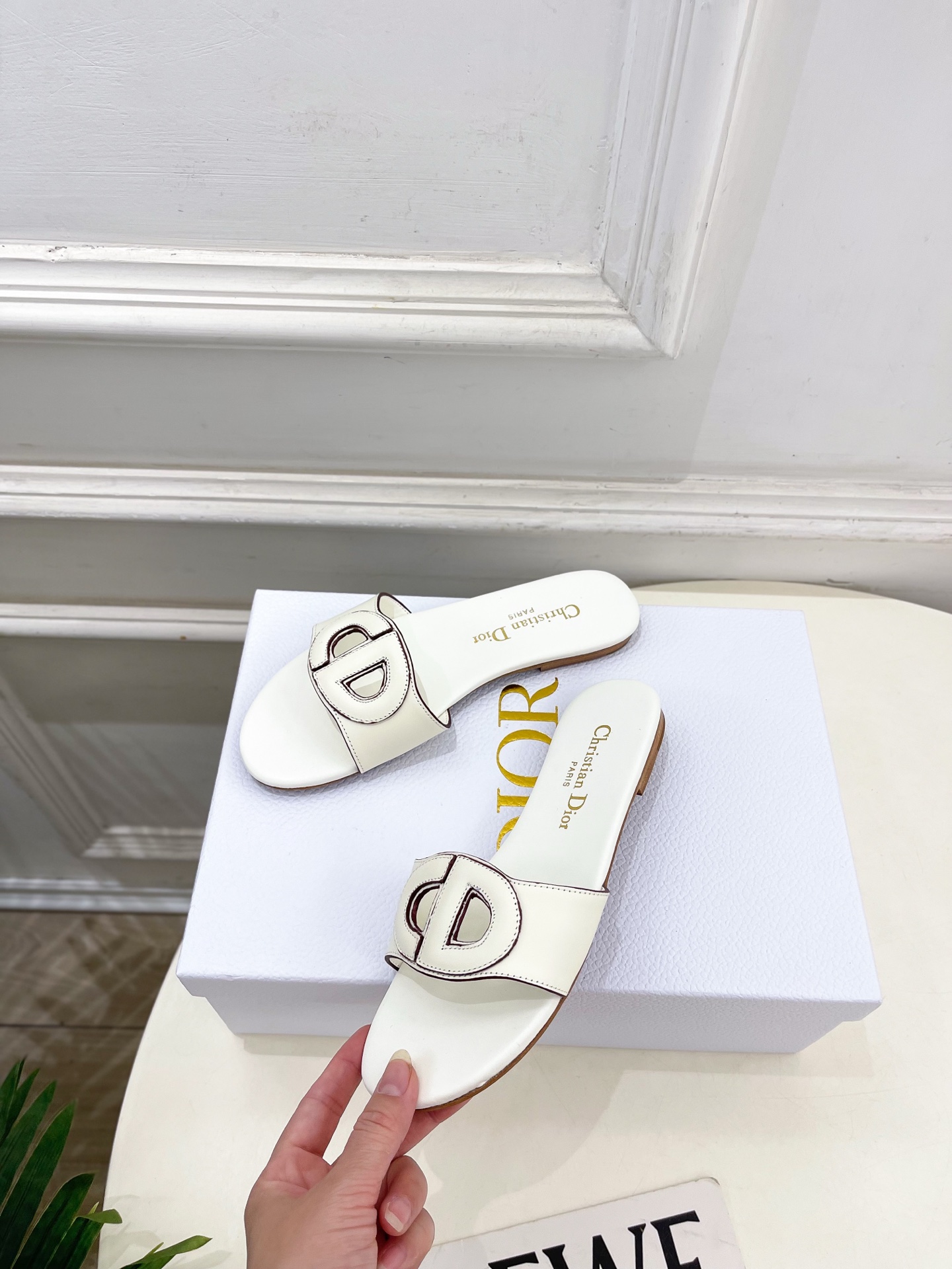 Dior | 迪奥 26𝐬𝐬 🧡💚2026春夏新品 顶级版本⚠️专柜主打新款CD镂空平底 粗跟拖鞋 硬货