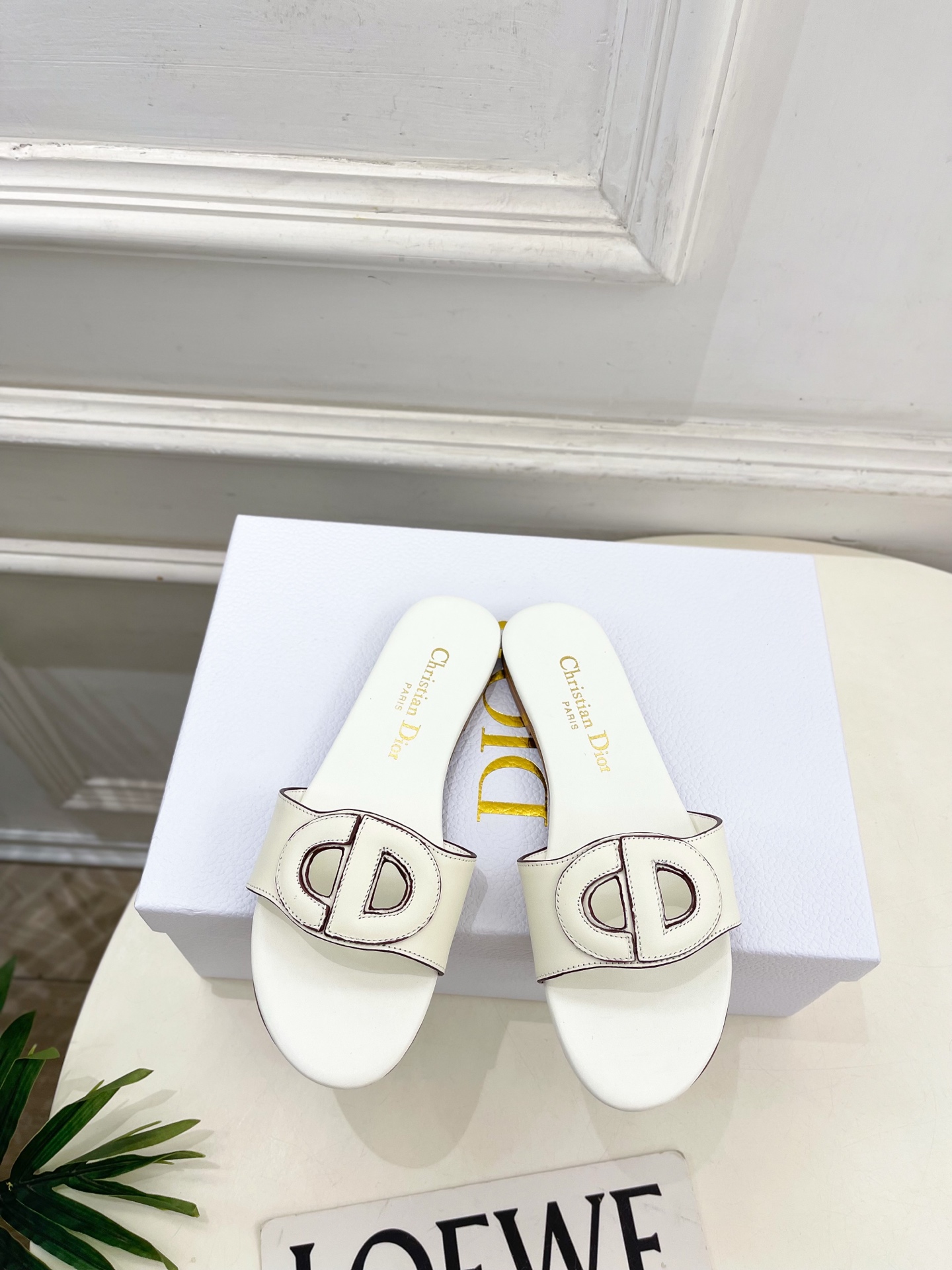 Dior | 迪奥 26𝐬𝐬 🧡💚2026春夏新品 顶级版本⚠️专柜主打新款CD镂空平底 粗跟拖鞋 硬货
