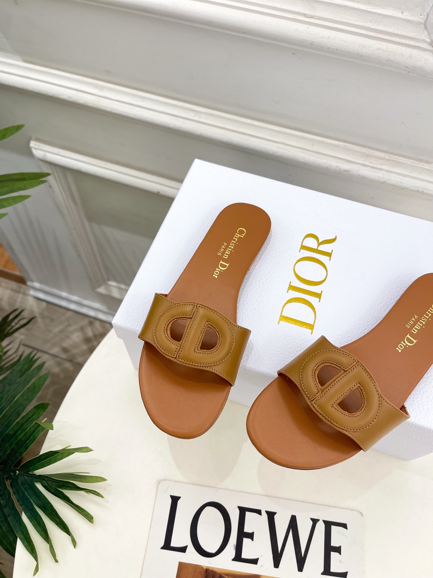 Dior | 迪奥 26𝐬𝐬 🧡💚2026春夏新品 顶级版本⚠️专柜主打新款CD镂空平底 粗跟拖鞋 硬货