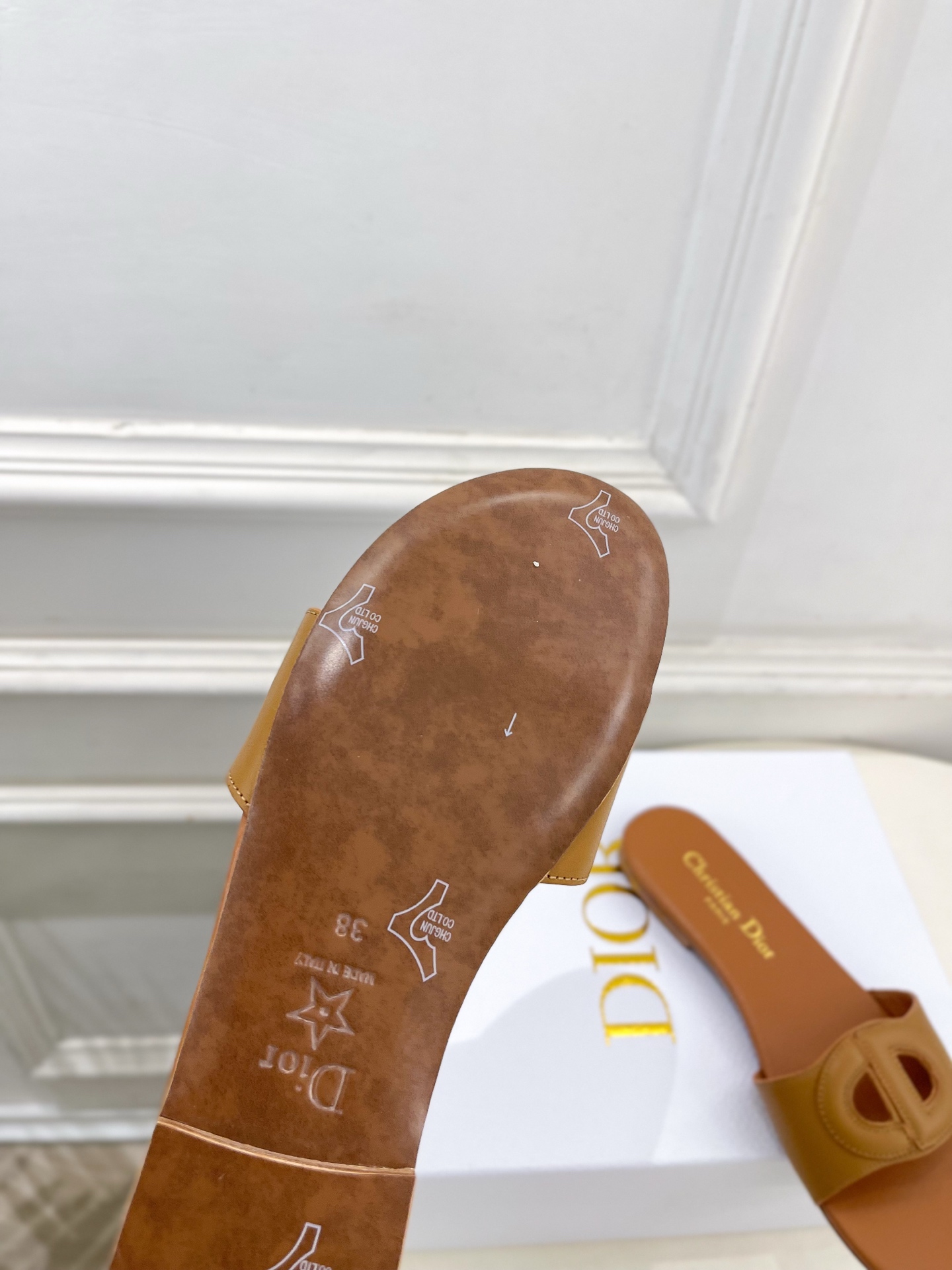 Dior | 迪奥 26𝐬𝐬 🧡💚2026春夏新品 顶级版本⚠️专柜主打新款CD镂空平底 粗跟拖鞋 硬货