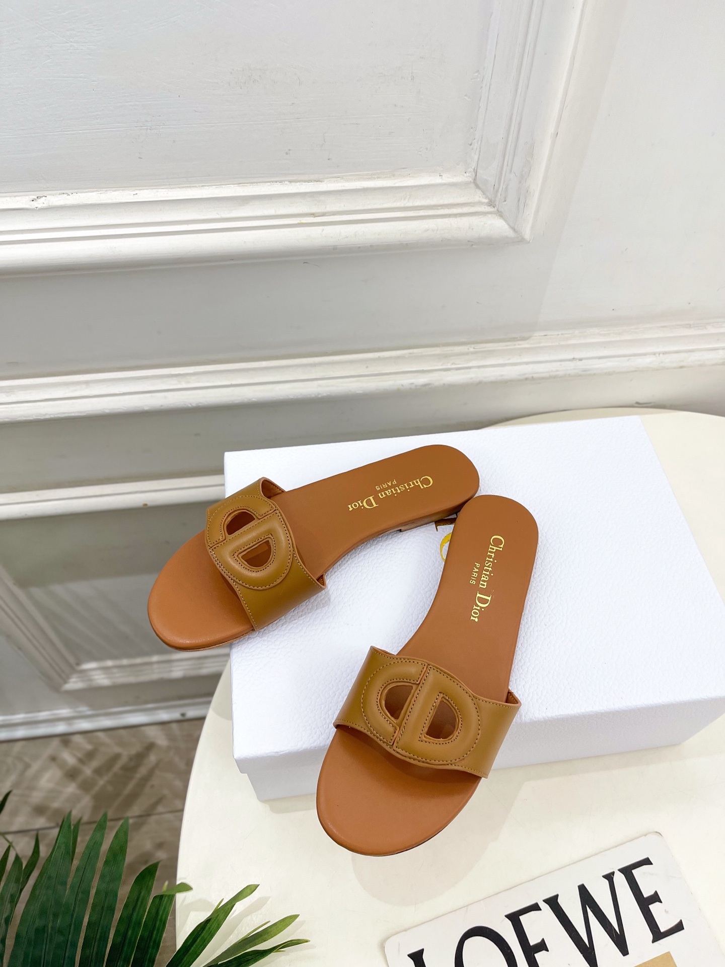 Dior | 迪奥 26𝐬𝐬 🧡💚2026春夏新品 顶级版本⚠️专柜主打新款CD镂空平底 粗跟拖鞋 硬货
