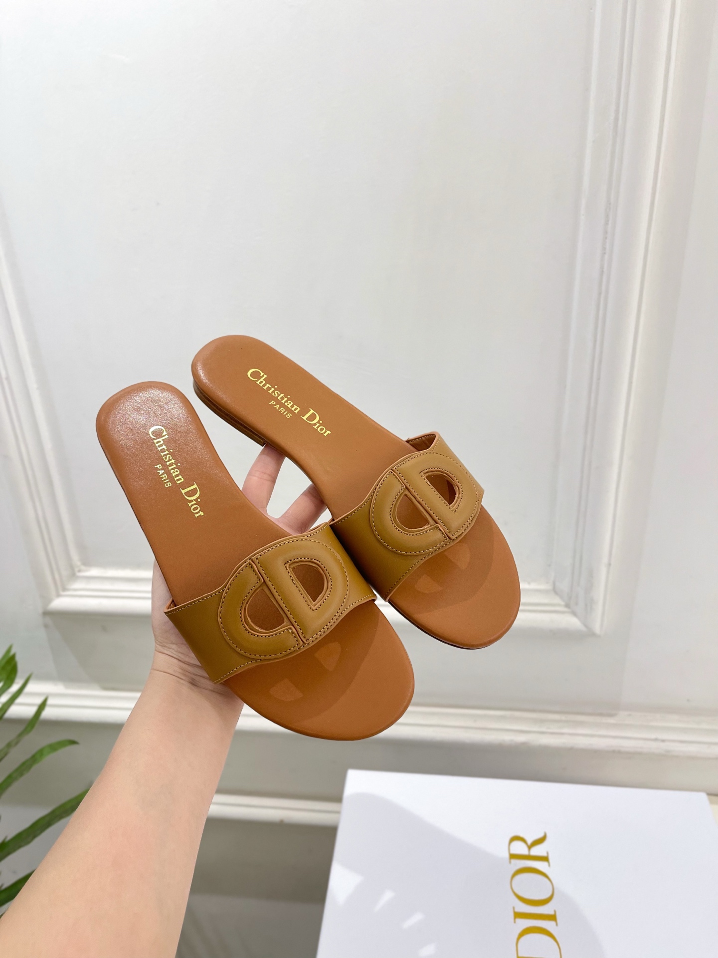 Dior | 迪奥 26𝐬𝐬 🧡💚2026春夏新品 顶级版本⚠️专柜主打新款CD镂空平底 粗跟拖鞋 硬货