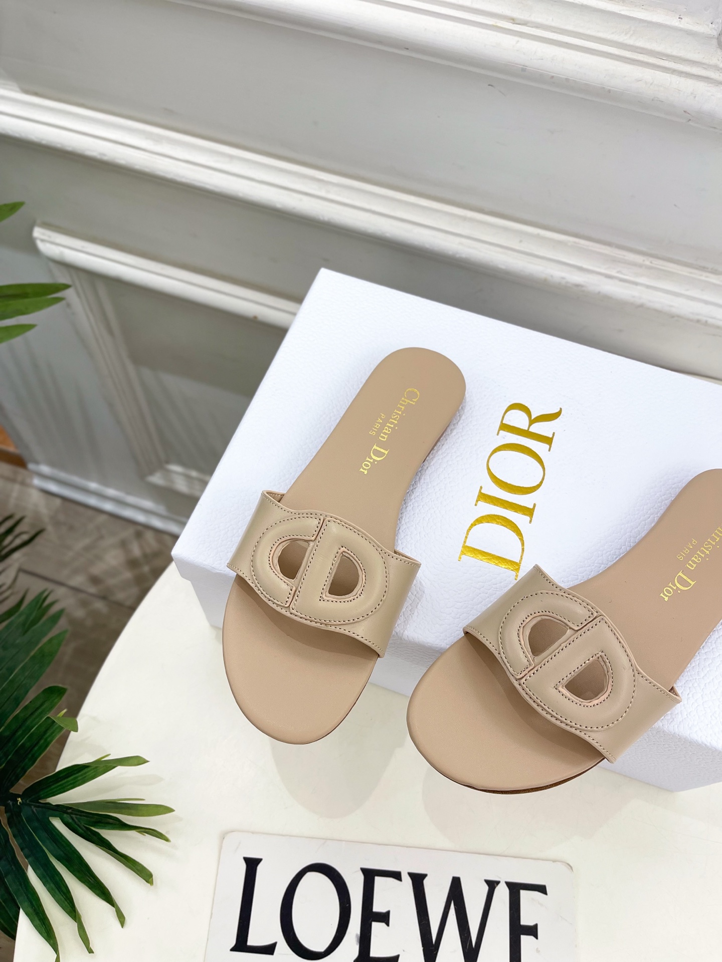 Dior | 迪奥 26𝐬𝐬 🧡💚2026春夏新品 顶级版本⚠️专柜主打新款CD镂空平底 粗跟拖鞋 硬货