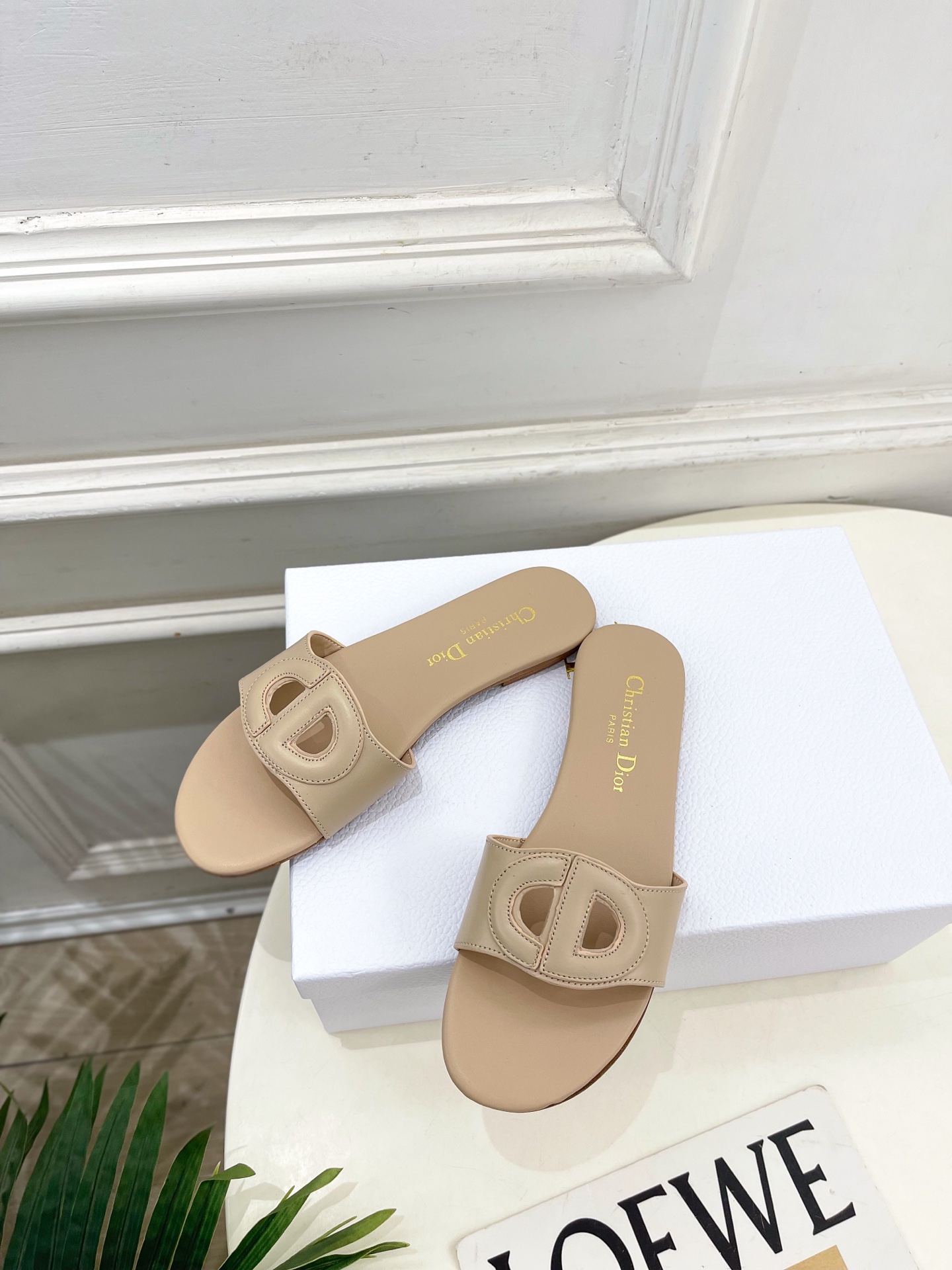 Dior | 迪奥 26𝐬𝐬 🧡💚2026春夏新品 顶级版本⚠️专柜主打新款CD镂空平底 粗跟拖鞋 硬货