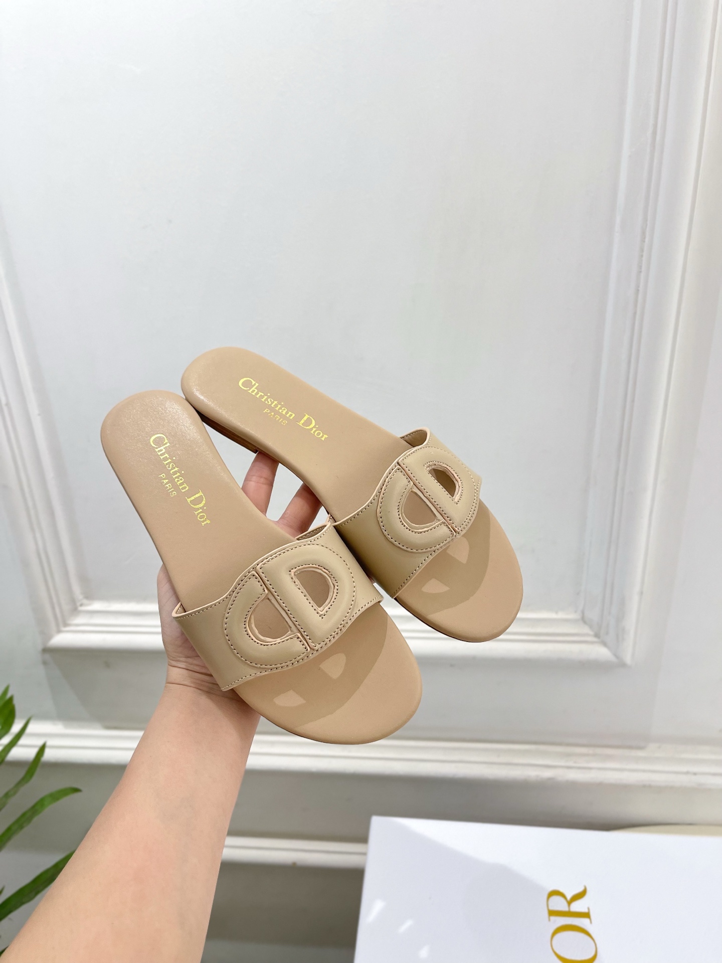 Dior | 迪奥 26𝐬𝐬 🧡💚2026春夏新品 顶级版本⚠️专柜主打新款CD镂空平底 粗跟拖鞋 硬货