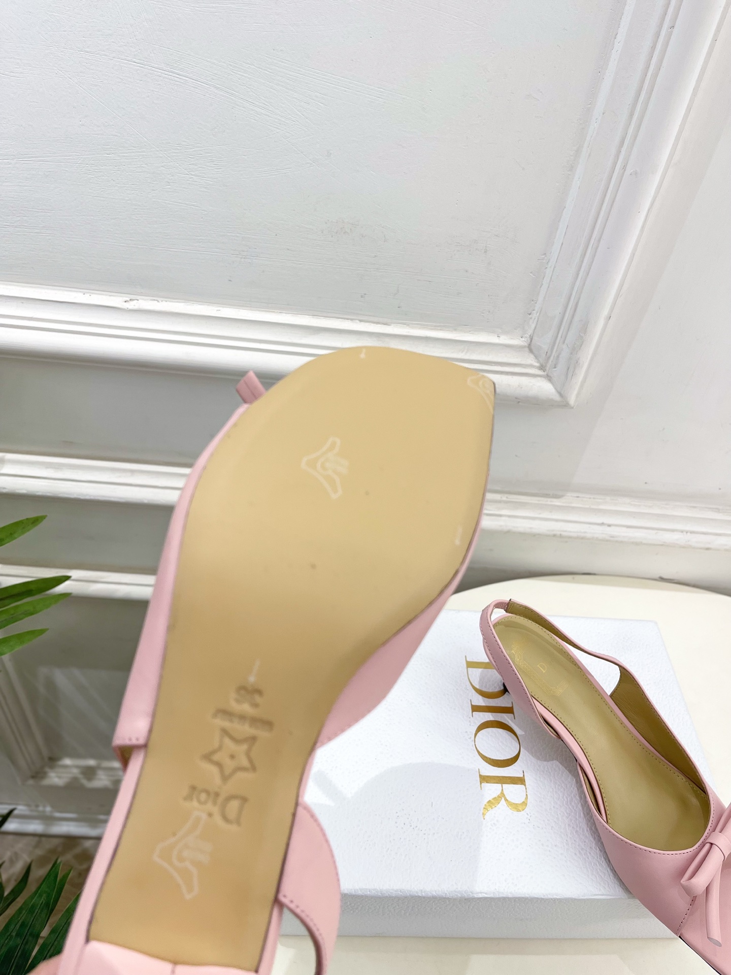 Dior |  迪奥  26𝐬𝐬 🧡💚2026春夏新品 顶级版本⚠️专柜主打新款 CD蝴蝶结鱼嘴中跟凉鞋