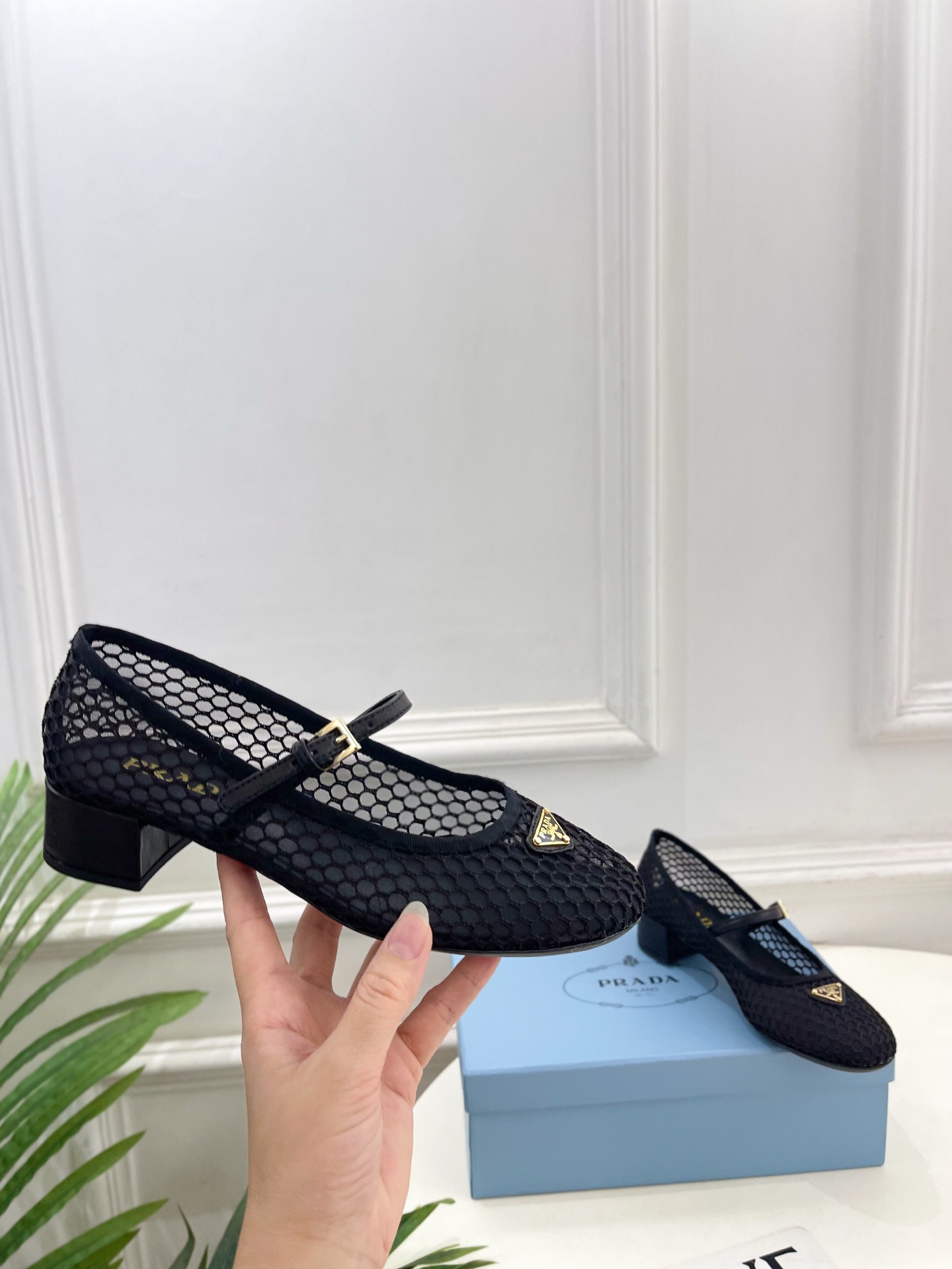 Prada Style Leather Women's Shoes style reference detail image 5 from source 784780