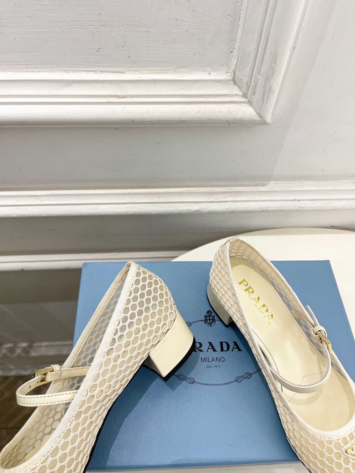 Prada Style Leather Women's Shoes style reference detail image 7 from source 784781