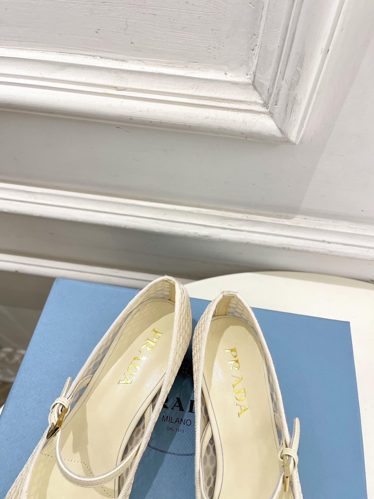 Prada Style Leather Women's Shoes style reference detail image 8 from source 784781