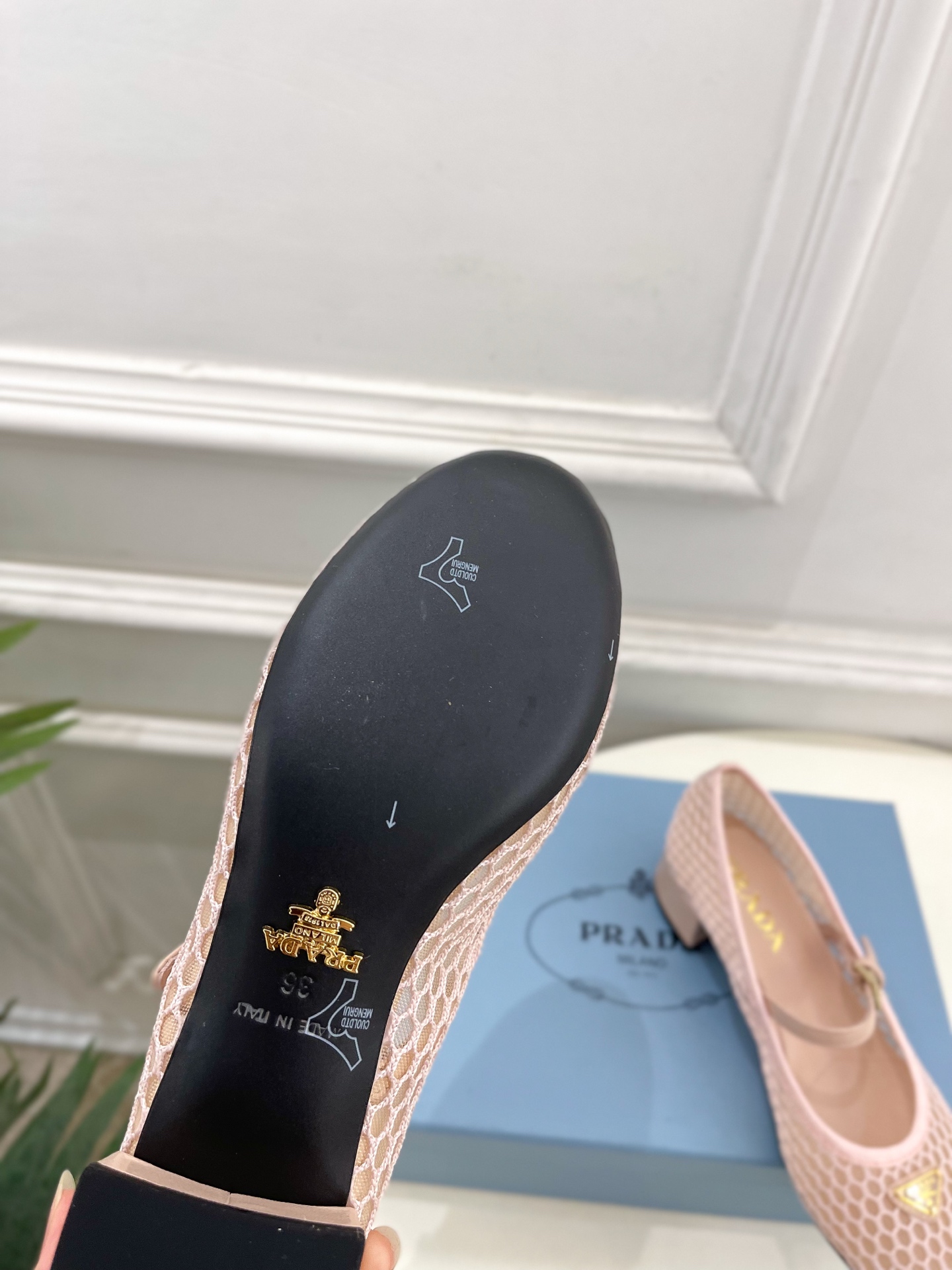 Prada Style Leather Women's Shoes style reference detail image 9 from source 784782