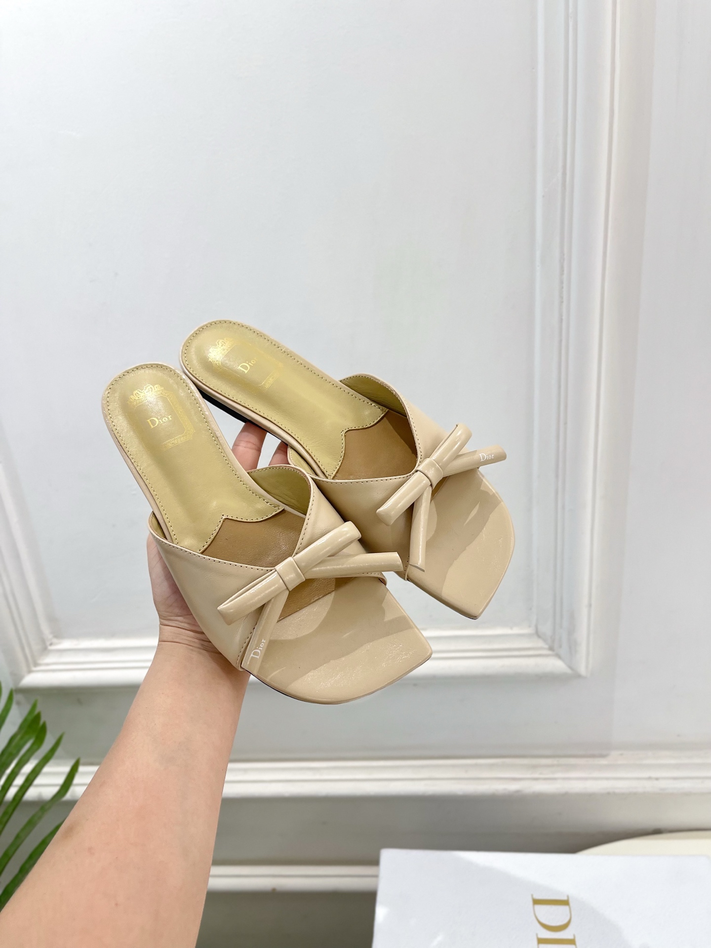 Dior |  迪奥  26𝐬𝐬 🧡💚2026春夏新品 顶级版本⚠️专柜主打新款 CD蝴蝶结鱼嘴平底拖鞋