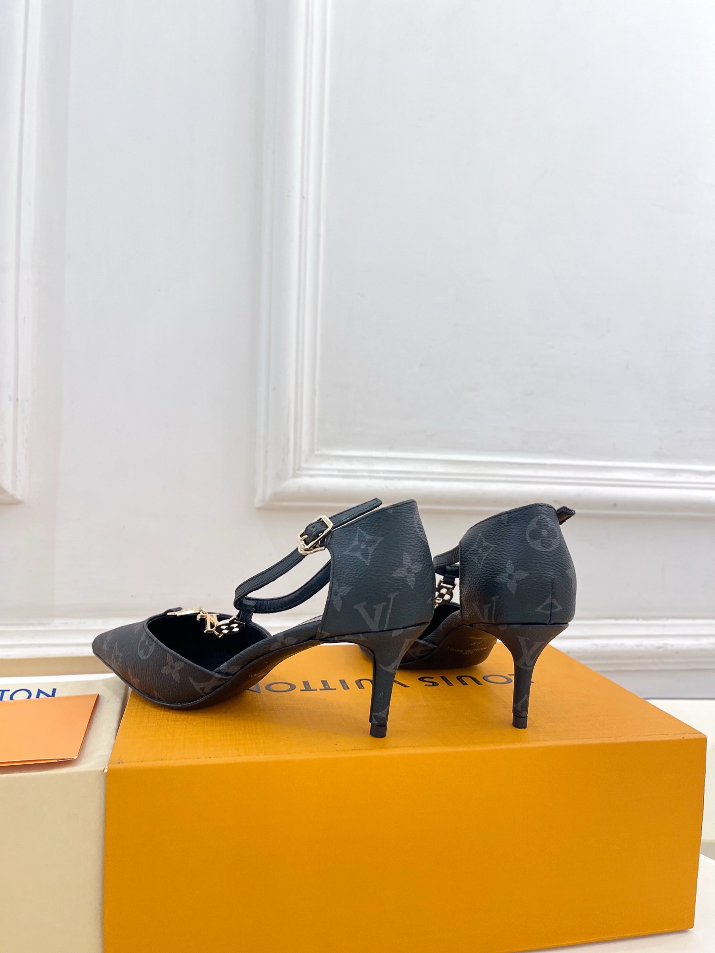 Designer Heeled Shoe