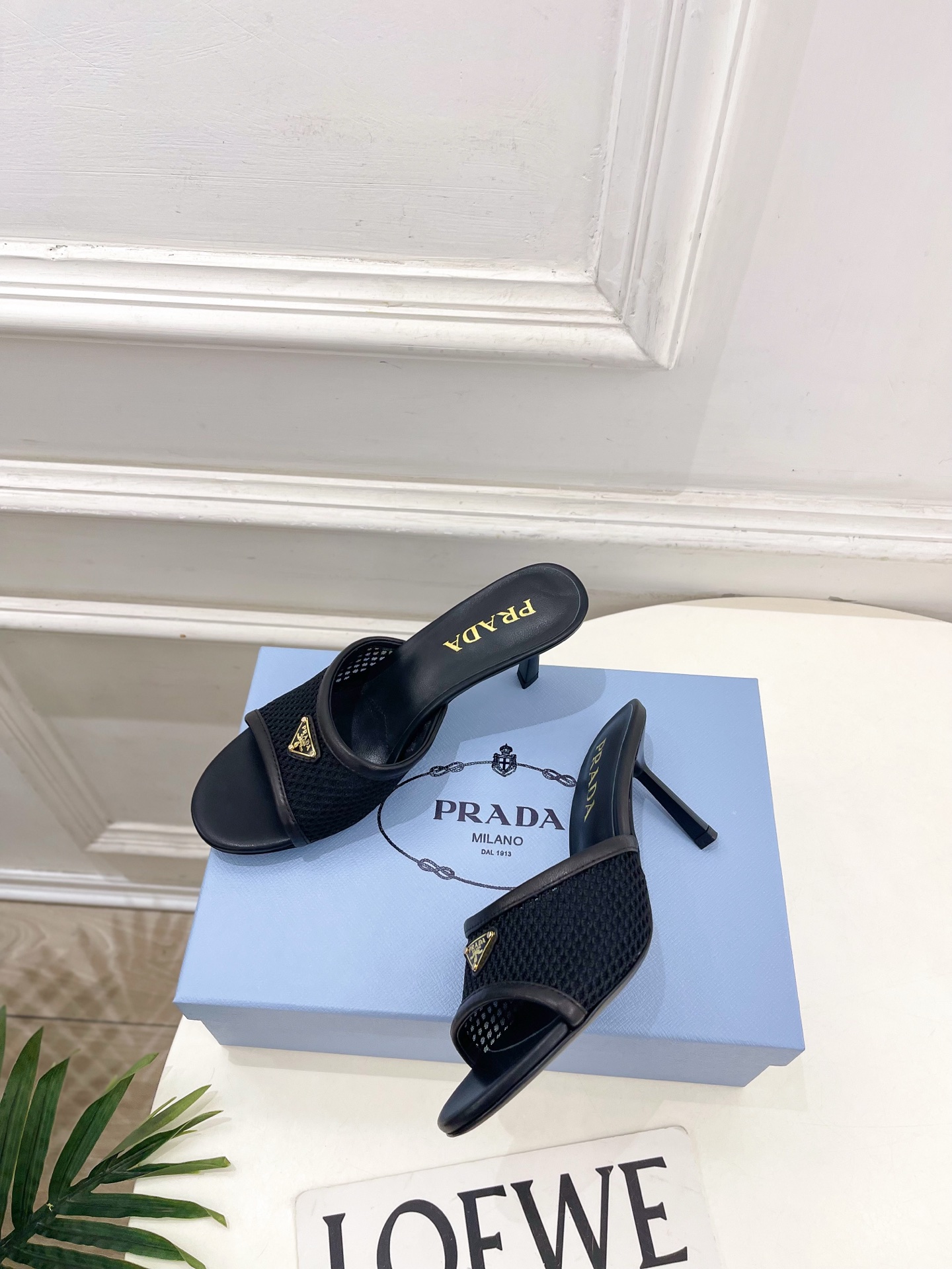 Prada Style Leather Women's Shoes style reference detail image 5 from source 784783