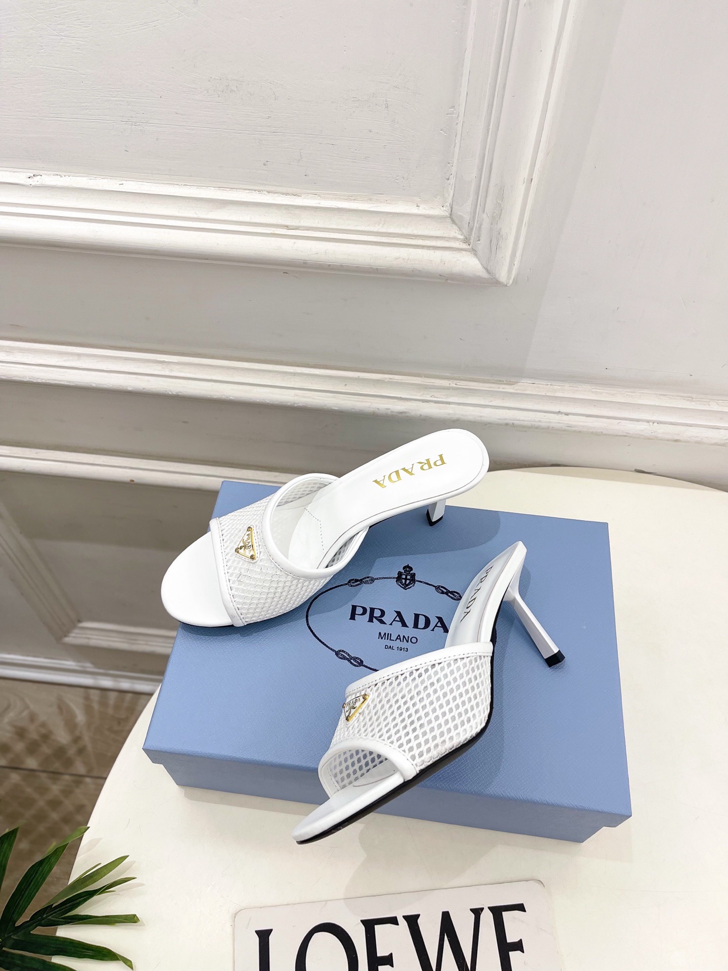 Prada Style Leather Women's Shoes style reference detail image 5 from source 784784