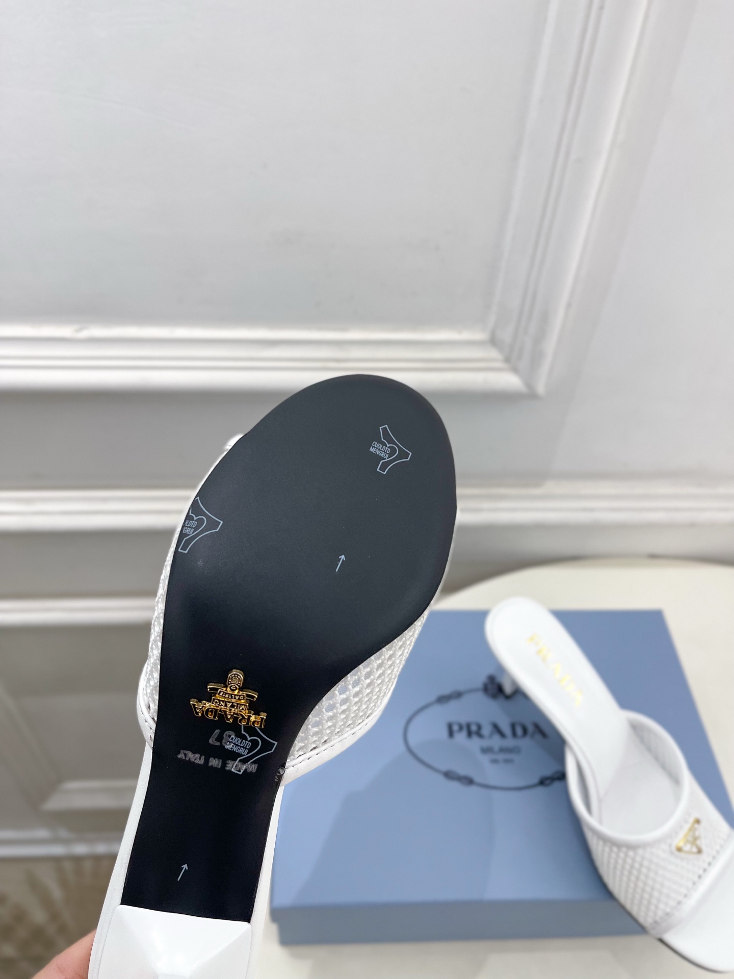 Prada Style Leather Women's Shoes style reference detail image 9 from source 784784