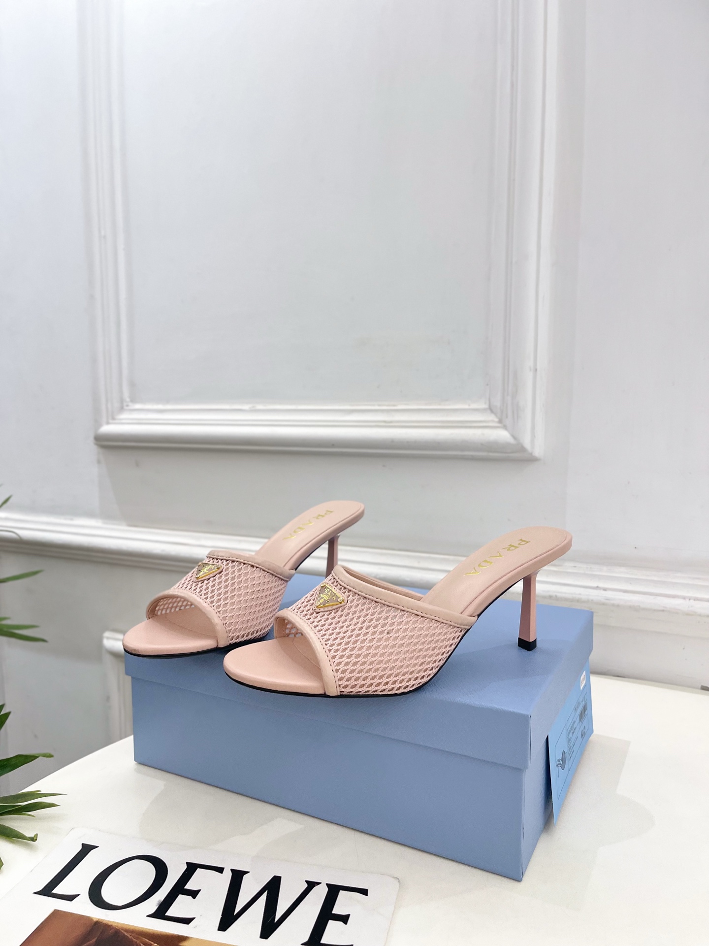 Prada Style Leather Women's Shoes style reference detail image 3 from source 784785