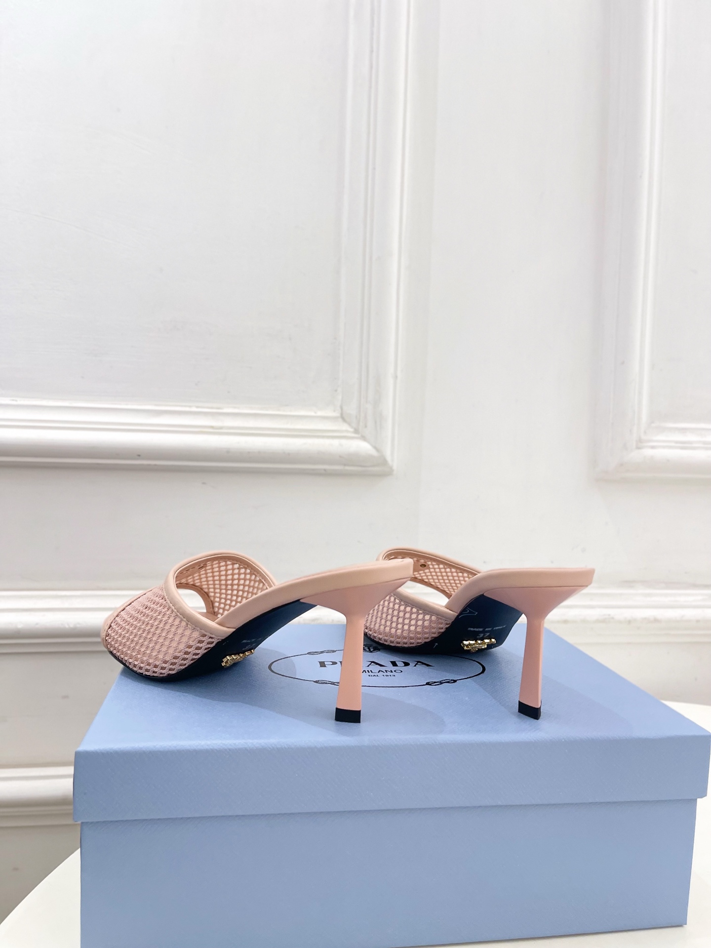 Prada Style Leather Women's Shoes style reference detail image 8 from source 784785