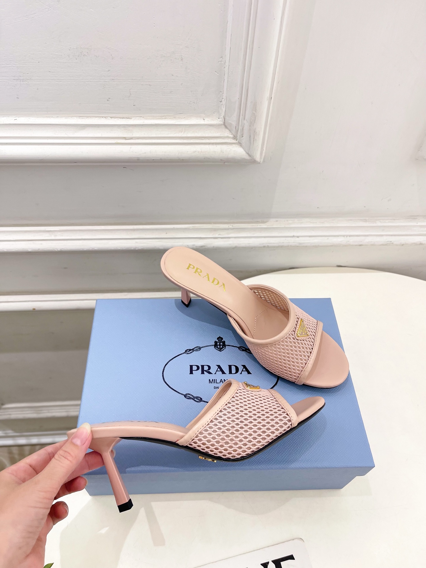 Prada Style Leather Women's Shoes style reference detail image 4 from source 784785