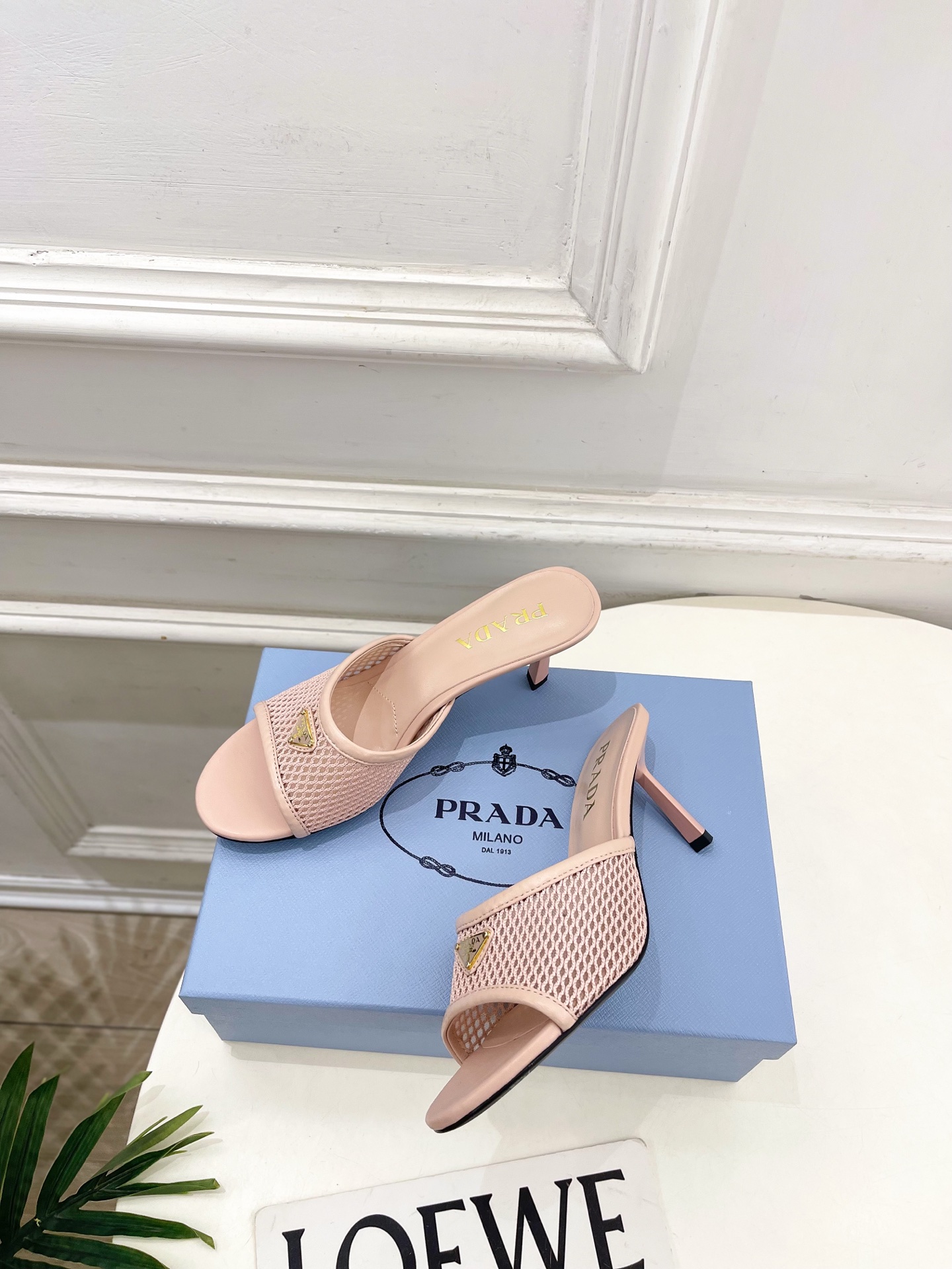 Prada Style Leather Women's Shoes style reference detail image 5 from source 784785