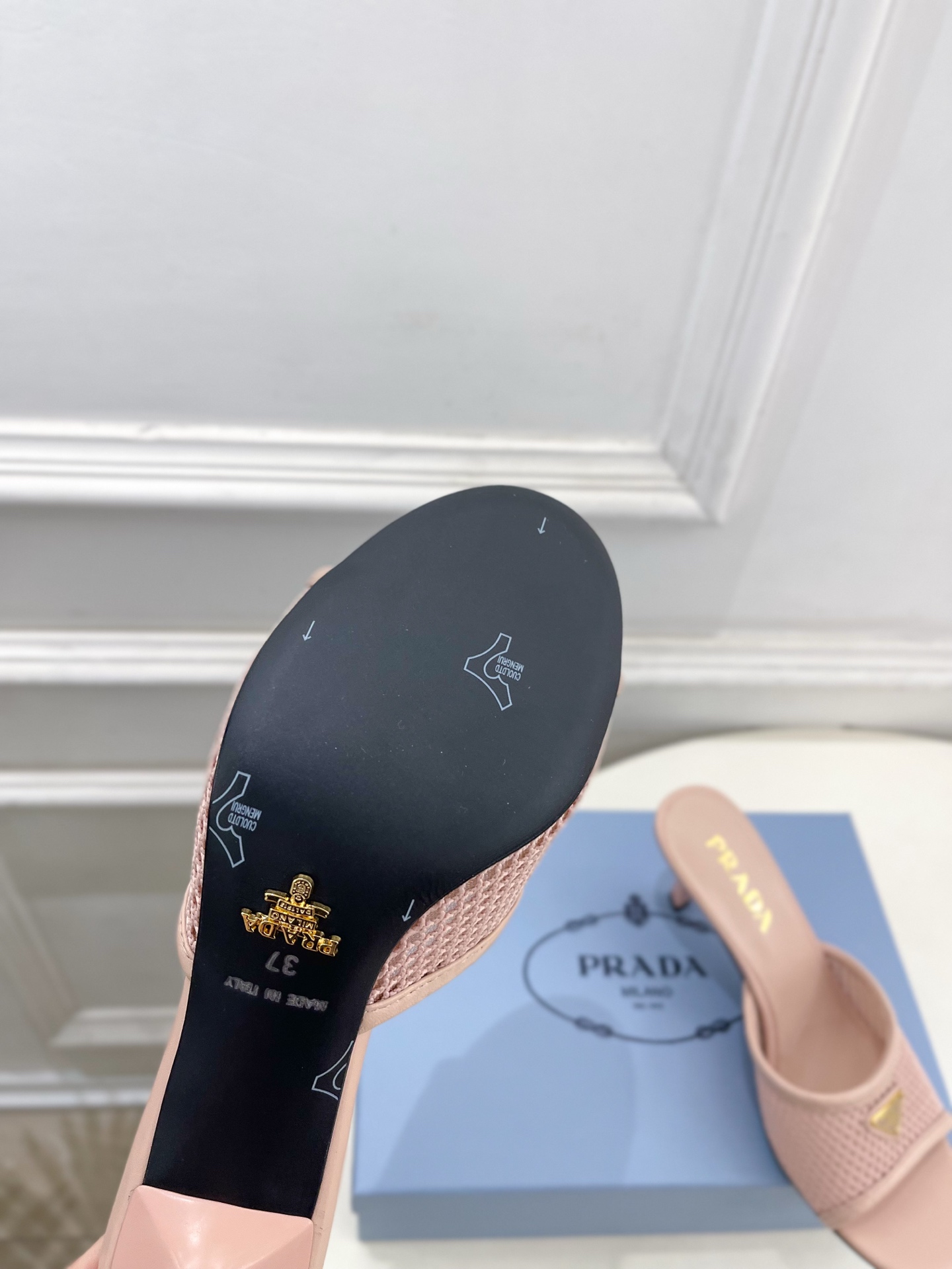 Prada Style Leather Women's Shoes style reference detail image 9 from source 784785