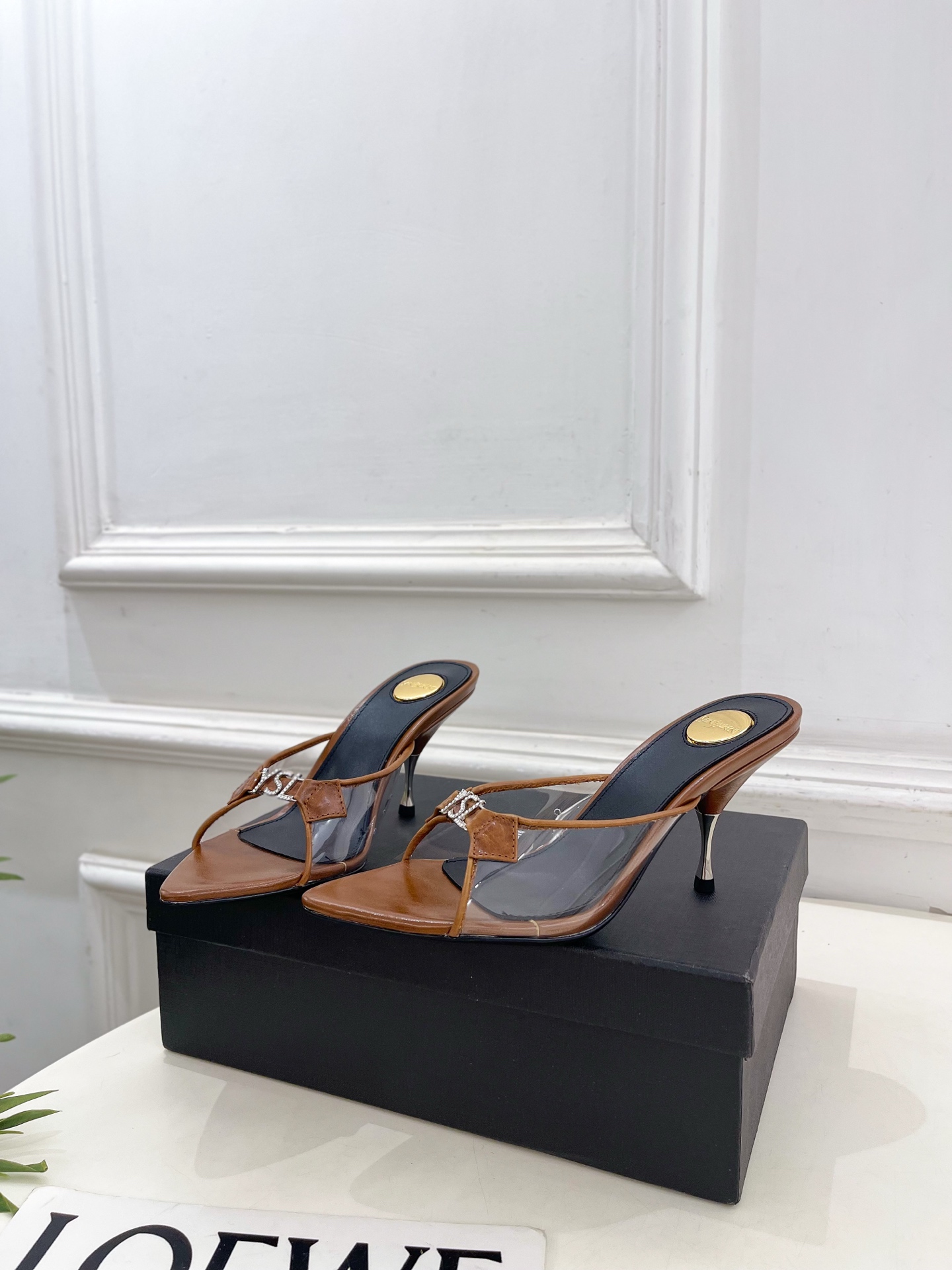 Женские сандалии Saint Laurent с кристаллами