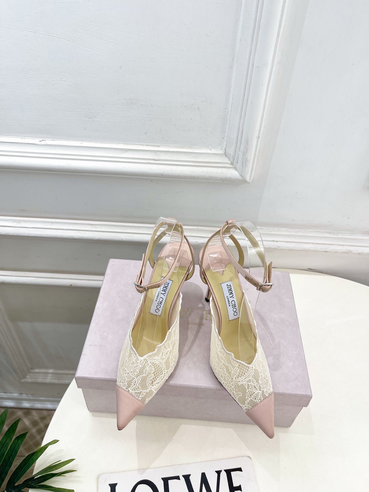 NO:783203,JimmyChoo Jimmy Choo 26 ——— 2026 spring and summer new products. The latest JC lace pointed toe high-heeled sandals in the counter. BS celebrity style. A shoe that is super comfortable for the upper foot. It lasts forever. The fashionable charm starts from the first step. Enjoy the envious eyes. This year, the pointed toe high-heeled shoes are more popular and have begun to lead the fashion trend again. They are versatile and durable!  Upper original high-custom lace fabric, lining imported sheepskin lining, outsole original Italian leather outsole, heel height 9cm, size 35~39 (40.41 custom-made, non-returnable) No. 2604045, sandals, jimmy choo, jimmy choo, sandals, high heels, sheepskin, Leather soles19860909JimmyChoo 吉米周 26 ———  2026春夏新品 专柜最新JC蕾丝尖头高跟凉鞋 BS名媛气质款 上脚超级舒适的一款鞋,历久弥新,时髦魅力始于足下,悦享羡慕眼光,今年尖头高跟鞋比较香,又开始引领时尚趋势了,百搭耐看 ！ 鞋面原版高定制蕾丝面料 内里进口羊皮里 大底原版意大利真皮大底 跟高9cm 尺码35~39（40.41定做不退换）  编号2604045,凉鞋,jimmy choo,jimmy choo,sandals,high heels,sheepskin,Leather soles,Women's Shoes