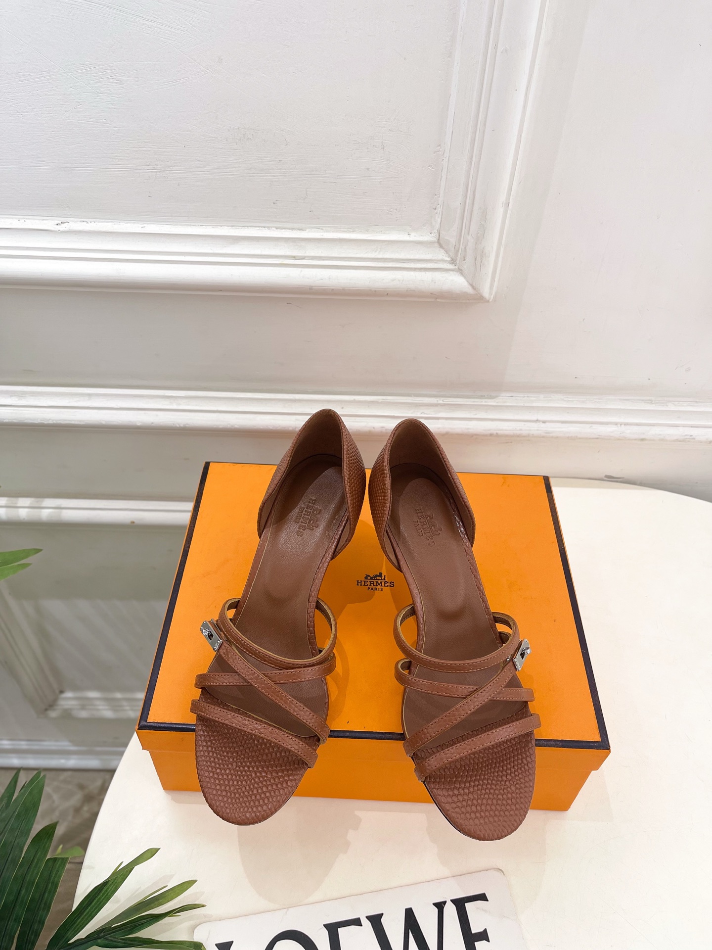 NO:783186,* Hermès 26 2026 spring and summer new products, new counters, classic Kelly buckle strap high-heeled sandals series, original custom-made leather upper, imported mixed sheepskin lining, original Italian genuine leather outsole, heel height 6.5cm/10.5cm, shoe size: 35-39 (40.41 custom-made, non-returnable) No. 2604045, high-heeled sandals, hermes, sandals, high  heels,sheepskin,leather soles19860909* 爱玛仕 26 2026春夏新品 专柜新款 经典Kelly扣细带高跟凉鞋 系列 鞋面原版特定制皮料 内里进口混种羊皮 大底原版意大利真皮大底  跟高6.5cm/10.5cm 鞋码:35-39（40.41定做不退换） 编号2604045,高跟鞋凉鞋,hermes,sandals,high heels,sheepskin,Leather soles,Women's Shoes