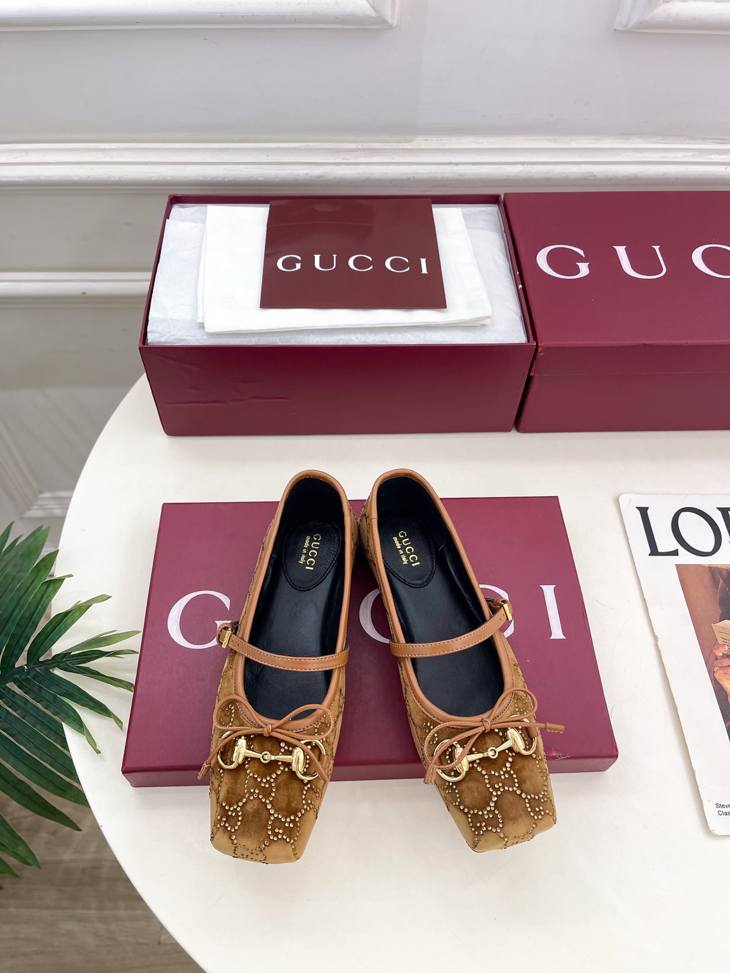 NO:783170,Gucci | Gucci 26 G’s main series is finally released, and the products are worth looking forward to!  Original classic, create new design, 2026 spring and summer new product, classic horsebit rhinestone bow ballet shoes, purchasing agent level!  Full of high-end feel!  A favorite among bloggers at home and abroad, it is retro and fashionable, easy to wear and looks great on your feet!  BS official website mainly recommends, new colors are constantly updated ━━━━━ t ━━━━━ Highly customized imported fabrics for uppers Lining: Imported sheepskin lining Outsole Imported genuine leather outsole from Italy High flat heel Shoe size: 35-39 (40.41. Can be customized)  No. 2604045, ballet shoes, gucci, gucci, gucci, sheepskin, Leather soles19860909Gucci | 古驰 26  G家 主打系列终于面世,狠货值得期待！原有的经典 创造新设计 2026春夏新品 经典马衔扣水钻蝴蝶结芭蕾鞋 代购级别！高级感十足！国内外博主刷爆的一款,复古又时髦 穿搭简便 上脚美炸了！BS官网主推,新色持续更新 ━━━━━ t ━━━━━ 鞋面高定制进口面料  内里: 进口羊皮里 大底意大利进口真皮大底 跟高平底 鞋码: 35-39（40.41.可定制）  编号2604045,芭蕾舞鞋,gucci,gucci,gucci,sheepskin,Leather soles,Women's Shoes
