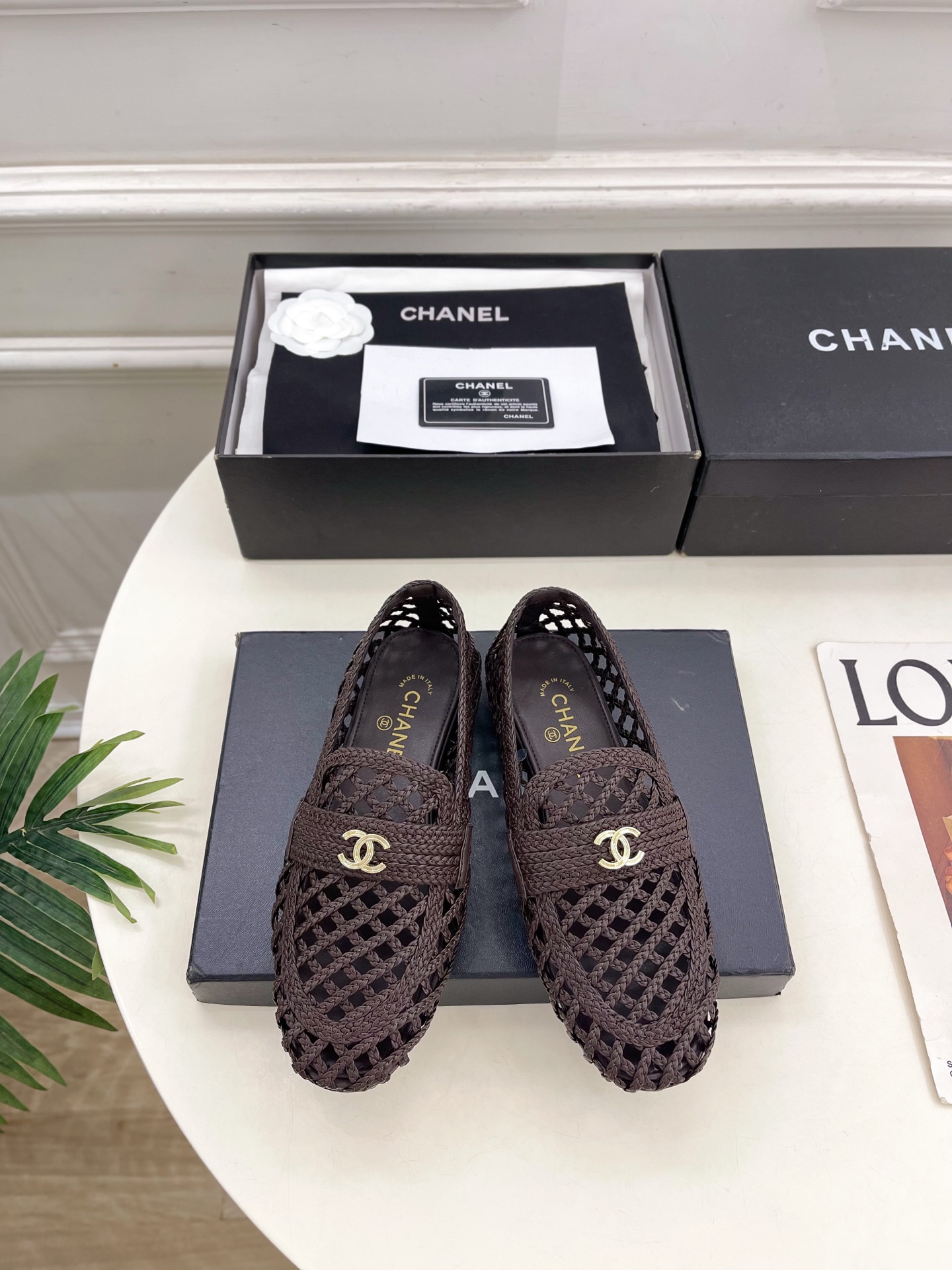 NO:783140,| Xiaoxiang 26 2026 spring and summer new products, classic catwalk models in the counter, Xiaoxiang Double C woven hollow loafers are new in the series. The absolute best in the BS fashion circle. The matching will interpret the meticulous, minimalist and never-fading classic elements, showing a unique dressing style that is too beautiful to say. A must-have for summer... ━━━━━ t  ━━━━━ Original high-custom fabric for upper, imported silk sheepskin lining for outsole, original Italian leather outsole, high flat heel, shoe size: 35-39 (40.41 customized, non-returnable) No. 2604043, loafers, slippers, sheepskin, Leather soles19860909| 小香 26 2026 春夏新品 专柜经典走秀款 小香双C 编织镂空乐福鞋 系列上新 BS时尚圈的绝绝子 搭配将演绎着细致 极简 永不褪去的经典元素 展现与众不同的穿搭风格美到无话可说 夏季必入款…… ━━━━━ t ━━━━━ 鞋面原版高定制面料 内里进口丝绸羊皮里 大底原版意大利真皮大底 跟高平底 鞋码: 35-39（40.41定制不退换） 编号2604043,乐福鞋半拖,loafers,sheepskin,Leather soles,Women's Shoes
