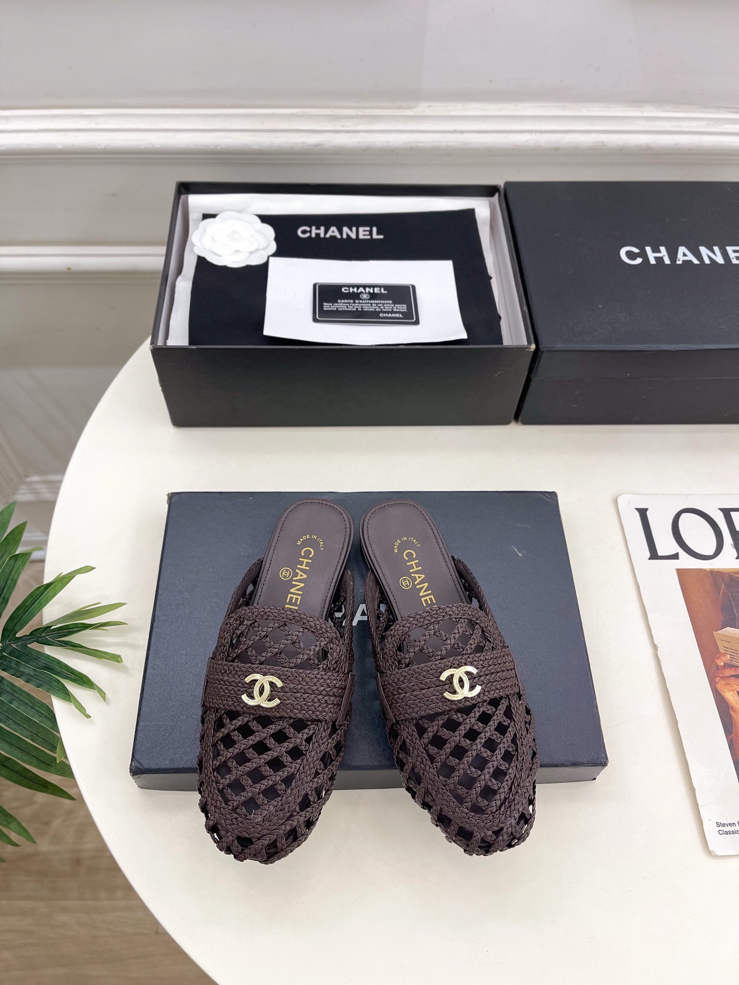 NO:783146,| Xiaoxiang 26 2026 spring and summer new products, counter classic catwalk style, Xiaoxiang double C woven hollow Loaf half slippers are new in the series. The absolute best in the BS fashion circle. The matching will interpret the meticulous, minimalist and classic elements that will never fade away, showing a unique dressing style that is too beautiful to say. A must-have for summer... ━━━━━ t  ━━━━━ Original high-customized upper fabric, imported silk sheepskin lining, outsole, original Italian leather outsole, high flat heel, shoe size: 35-39 (40.41 customized, non-returnable) No. 2604043, loafers, slippers, sheepskin, Leather soles19860909| 小香 26 2026 春夏新品 专柜经典走秀款 小香双C编织镂空乐福半拖鞋 系列上新 BS时尚圈的绝绝子 搭配将演绎着细致 极简 永不褪去的经典元素 展现与众不同的穿搭风格美到无话可说 夏季必入款…… ━━━━━ t ━━━━━ 鞋面原版高定制面料 内里进口丝绸羊皮里 大底原版意大利真皮大底 跟高平底 鞋码: 35-39（40.41定制不退换） 编号2604043,乐福鞋半拖,loafers,slippers,sheepskin,Leather soles,Women's Shoes
