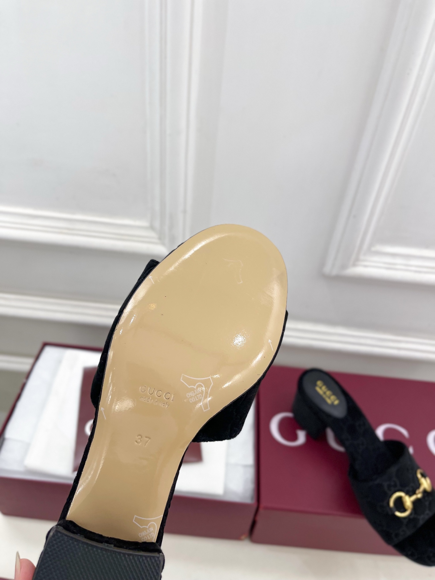 Gucci Style Leather Women's Shoes style reference detail image 9 from source 784536