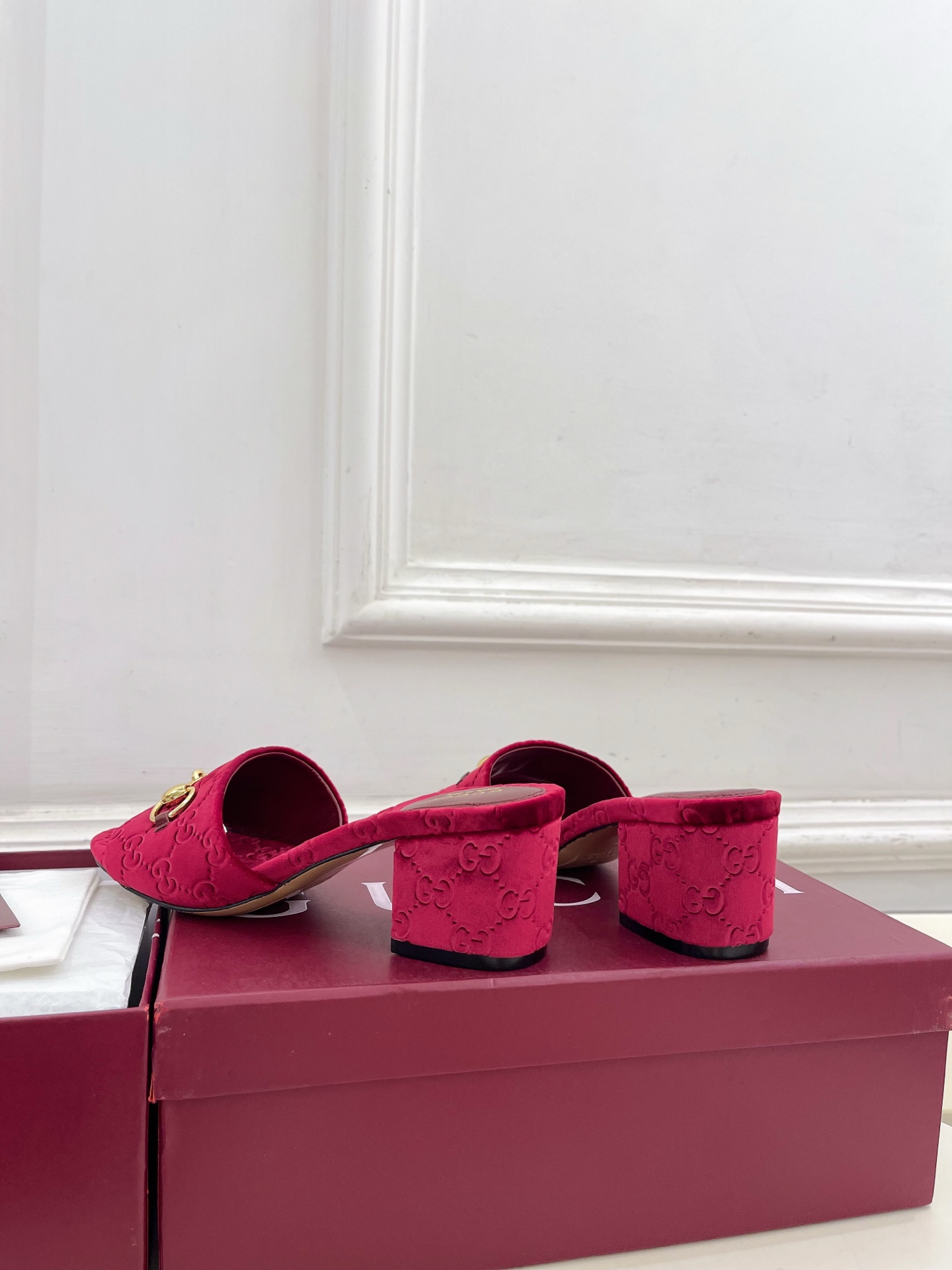 Gucci Style Leather Women's Shoes style reference detail image 8 from source 784537