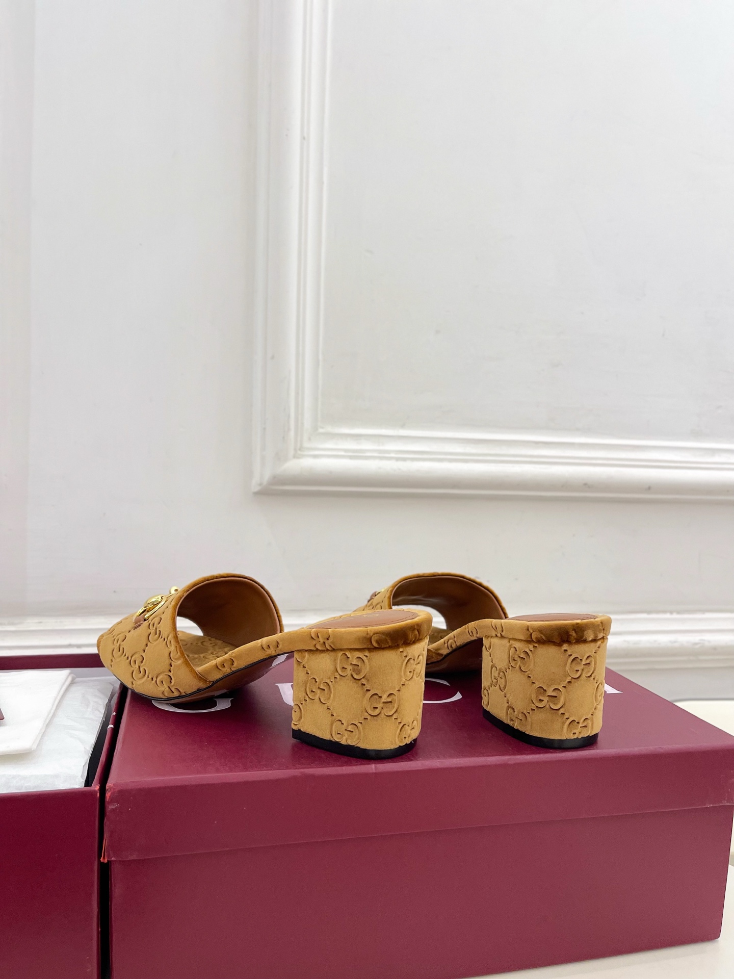 Gucci Style Leather Women's Shoes style reference detail image 8 from source 784538