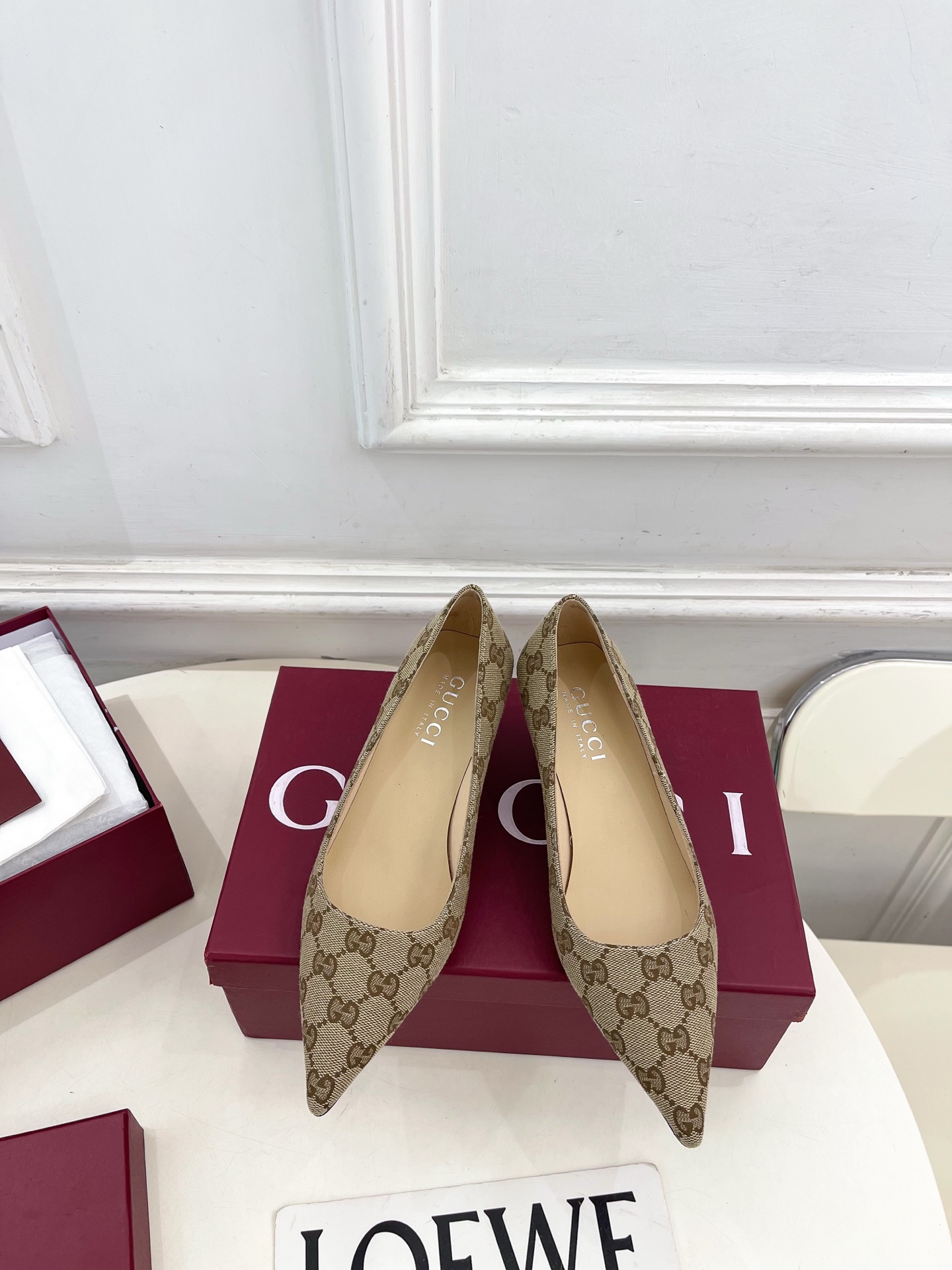 NO:783104,Gucci | Gucci 26 G’s main series is finally released, and the products are worth looking forward to!  Original classic, create new design, 2026 spring and summer new product, pointed toe metal heel high-heeled shoes, purchasing agent level!  Full of high-end feel!  A favorite among bloggers at home and abroad, it is retro and fashionable, easy to wear and looks great on your feet!  Mainly recommended by BS official website, new colors are constantly updated ━━━━━t ━━━━━ Upper highly customized imported calfskin/GG canvas Lining: imported sheepskin lining Outsole Italian imported leather outsole Heel height 5.5cm/8.5cm/11cm Shoe size: 35-39 (40.41.42 can be customized)  No. 2604048, high heels, gucci, gucci, gucci, high heels, cowhide, sheepskin, Leather soles19860909Gucci | 古驰 26  G家 主打系列终于面世,狠货值得期待！原有的经典 创造新设计 2026春夏新品 尖头金属跟高跟单鞋 代购级别！高级感十足！国内外博主刷爆的一款,复古又时髦 穿搭简便 上脚美炸了！BS官网主推,新色持续更新 ━━━━━ t ━━━━━ 鞋面高定制进口小牛皮/GG帆布  内里: 进口羊皮里 大底意大利进口真皮大底 跟高5.5cm/8.5cm/11cm 鞋码: 35-39（40.41.42可定制）  编号2604048,高跟鞋单鞋,gucci,gucci,gucci,high heels,cowhide,sheepskin,Leather soles,Women's Shoes