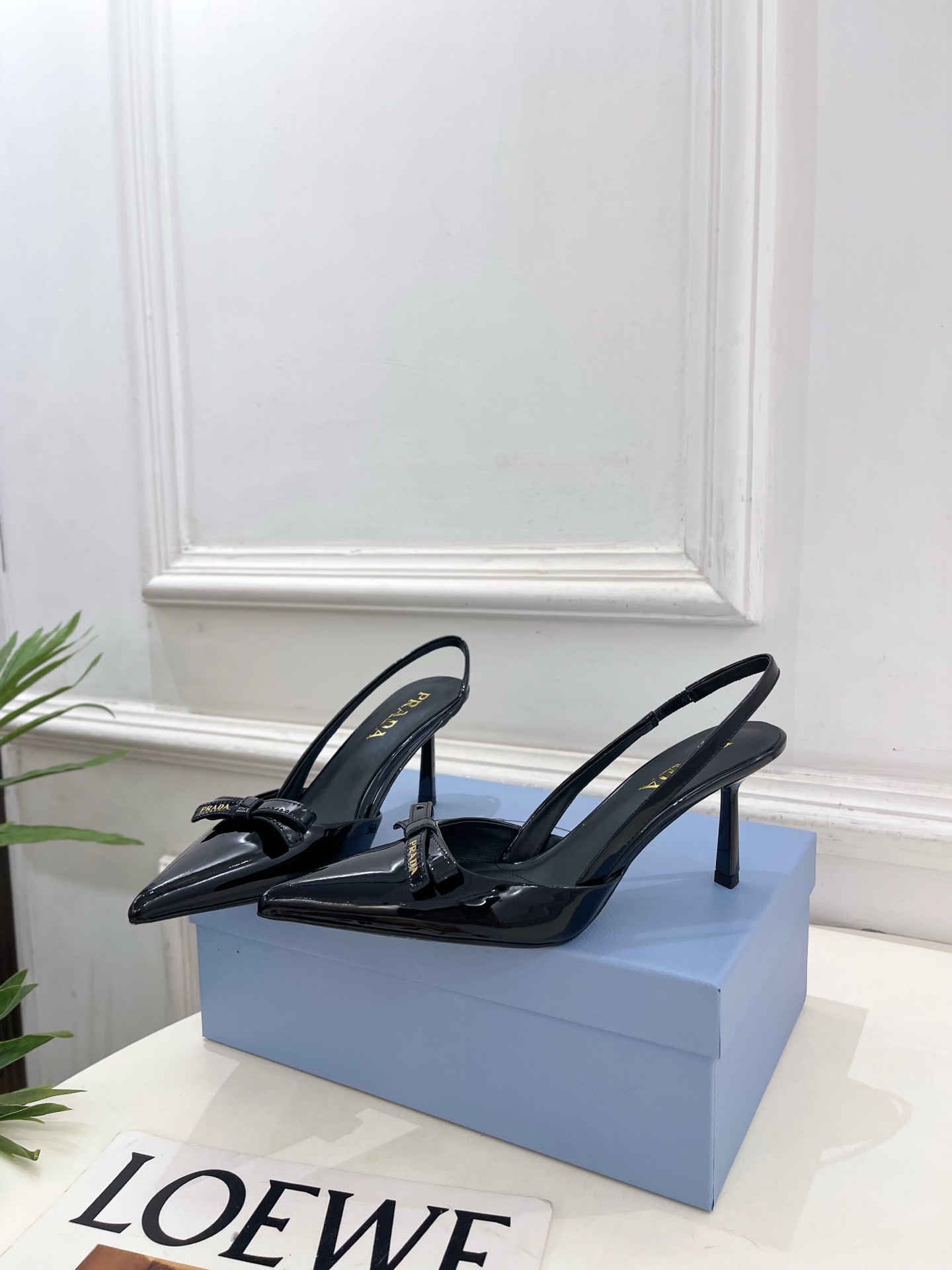 Prada Style Leather Women's Shoes style reference detail image 3 from source 784786