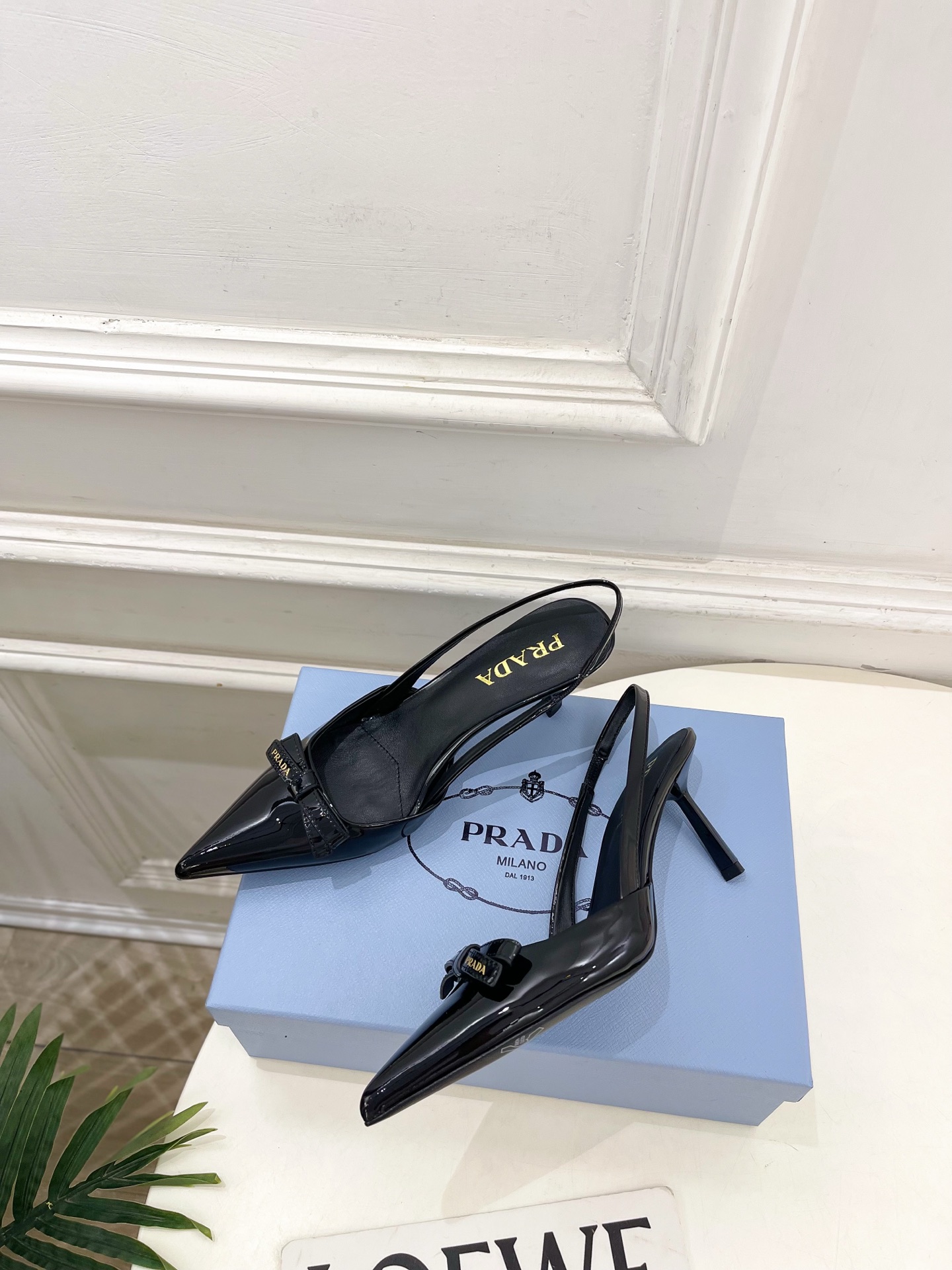 Prada Style Leather Women's Shoes style reference detail image 5 from source 784786