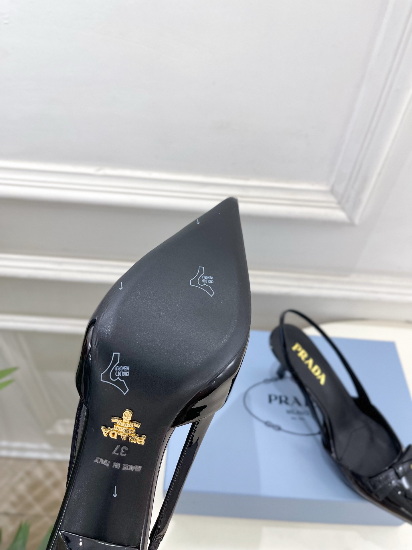 Prada Style Leather Women's Shoes style reference detail image 9 from source 784786