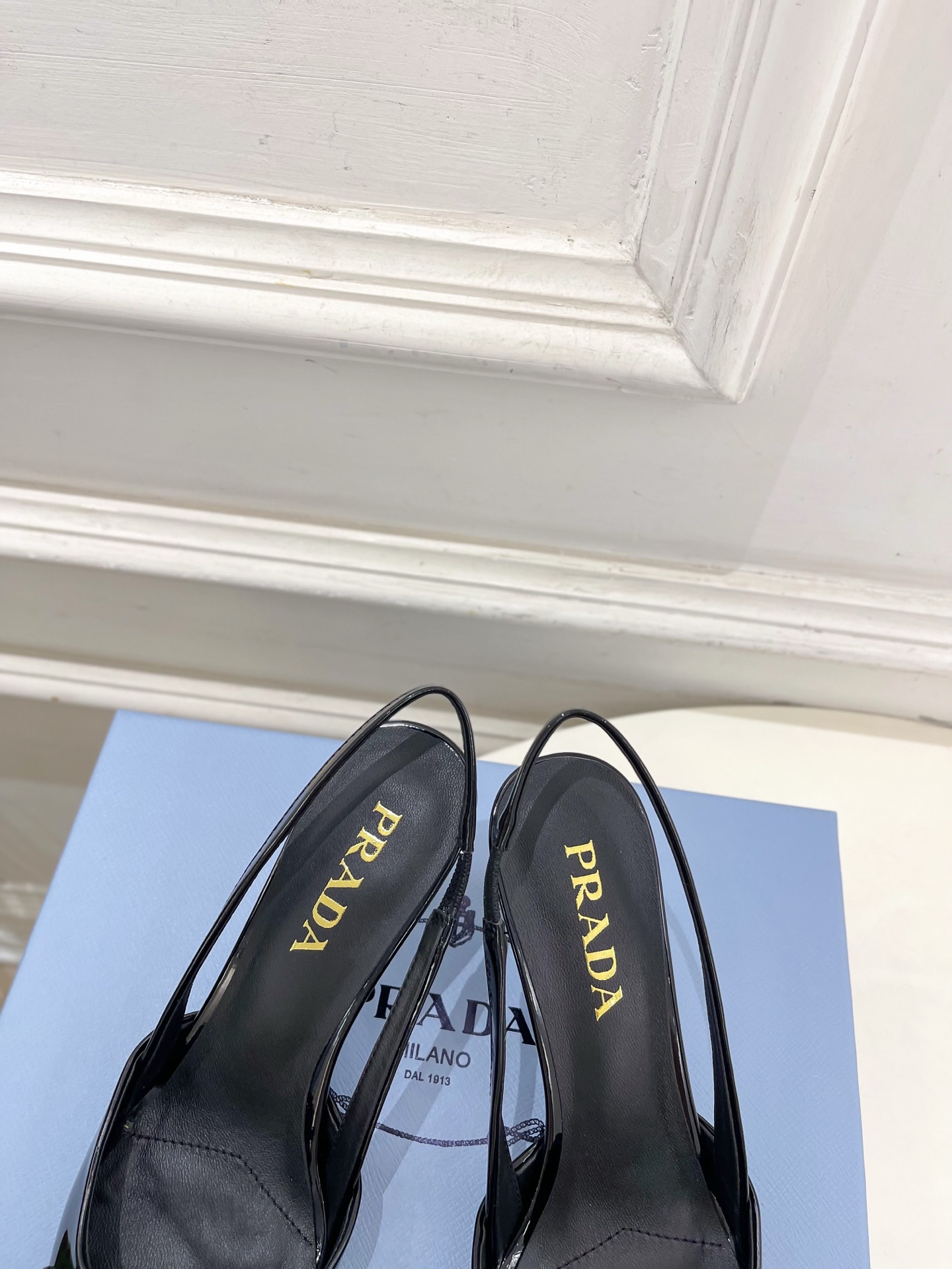 Prada Style Leather Women's Shoes style reference detail image 7 from source 784786