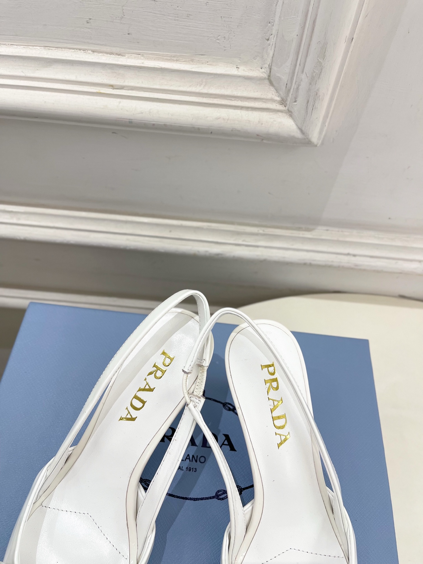 Prada Style Leather Women's Shoes style reference detail image 7 from source 784787