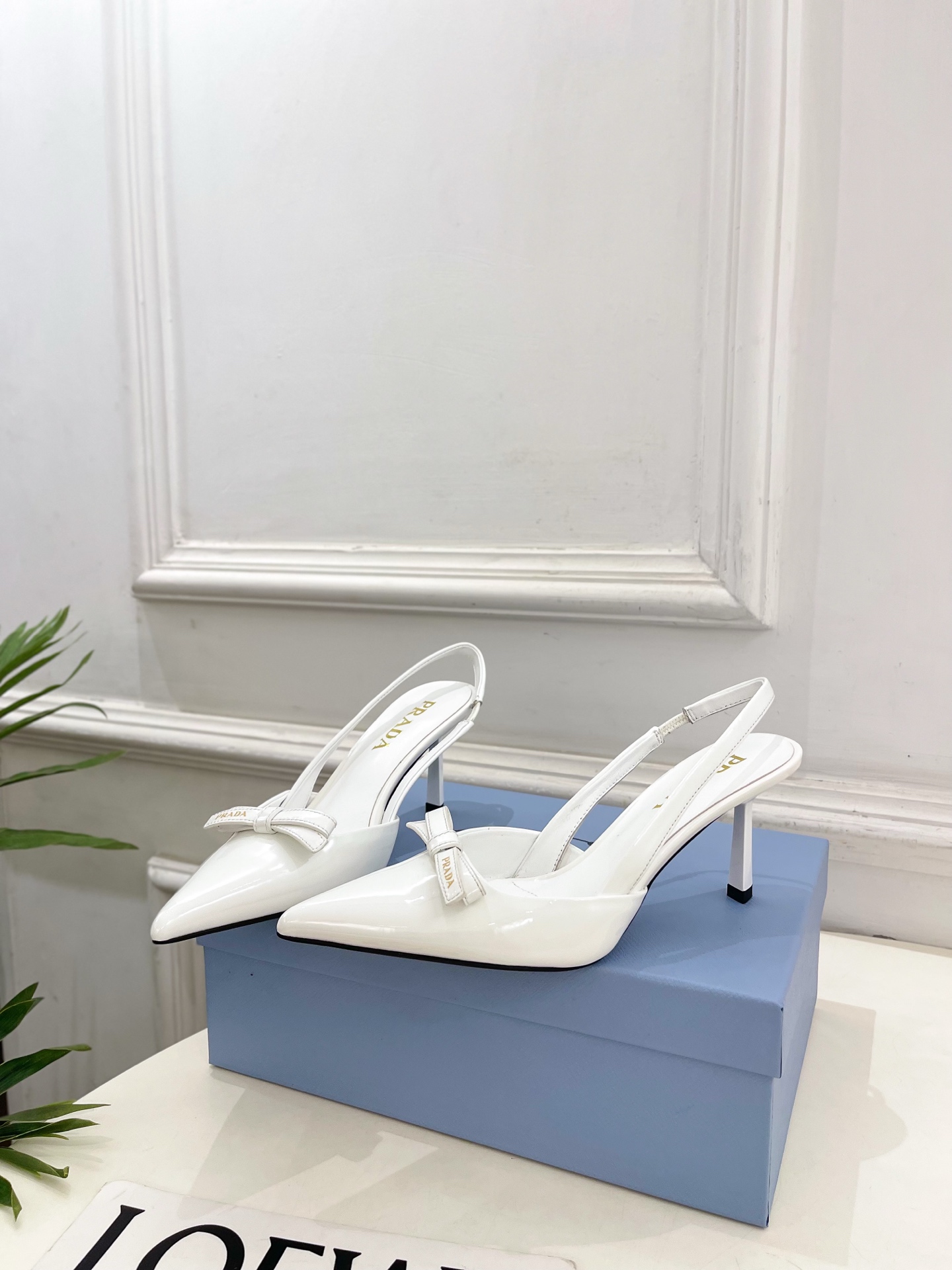 Prada Style Leather Women's Shoes style reference detail image 3 from source 784787