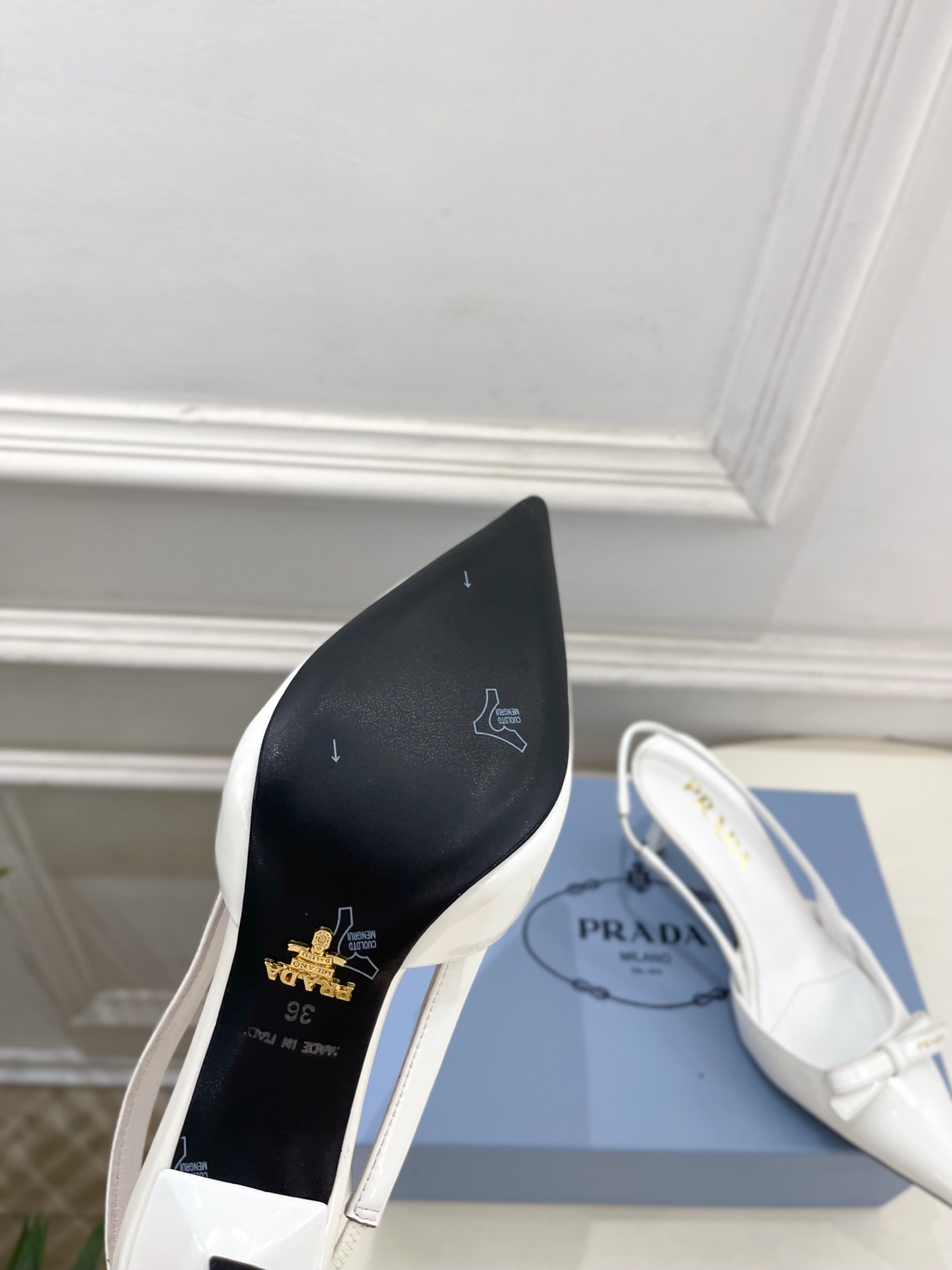 Prada Style Leather Women's Shoes style reference detail image 9 from source 784787