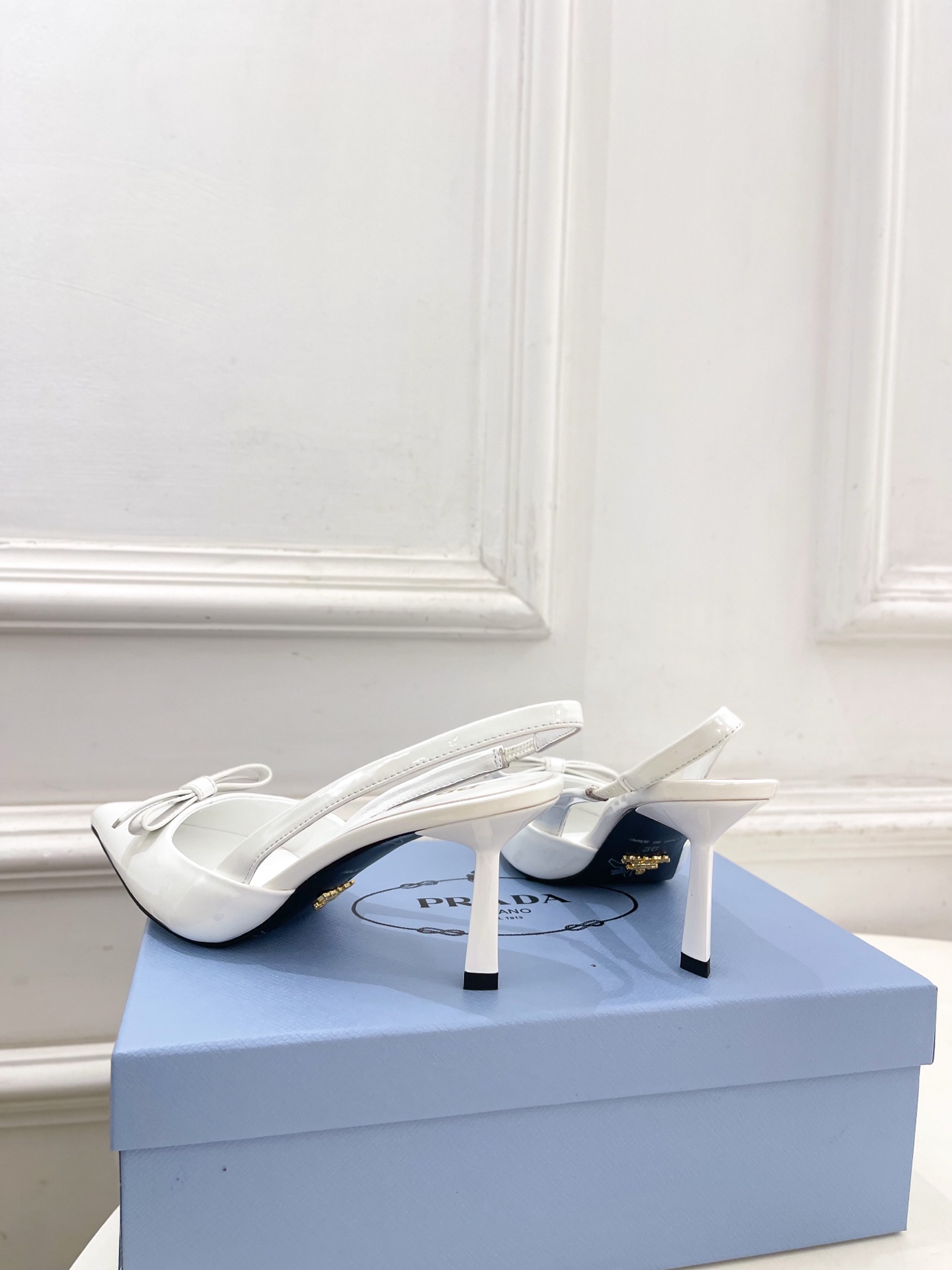 Prada Style Leather Women's Shoes style reference detail image 8 from source 784787