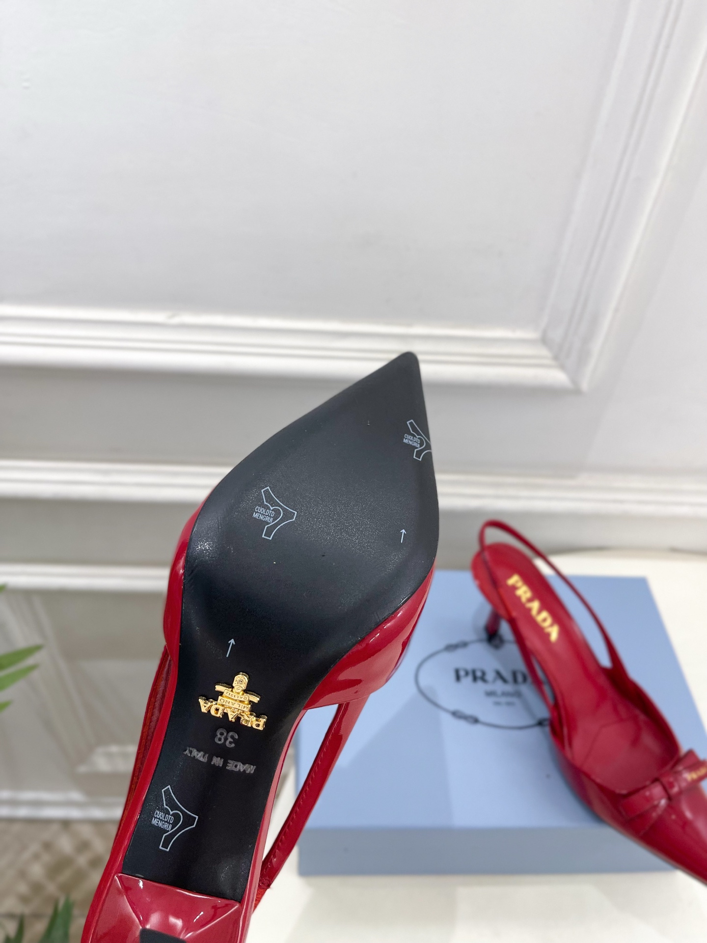 Prada Style Leather Women's Shoes style reference detail image 9 from source 784788