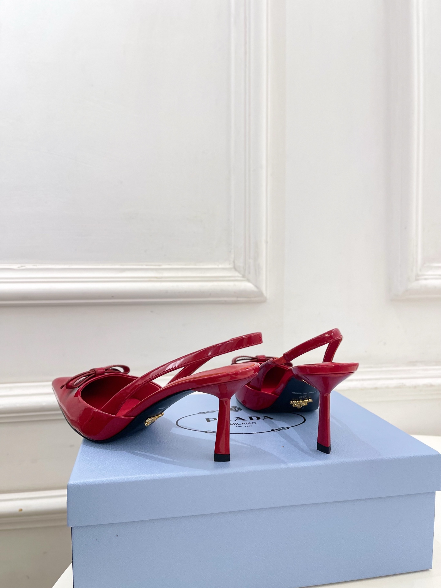 Prada Style Leather Women's Shoes style reference detail image 8 from source 784788