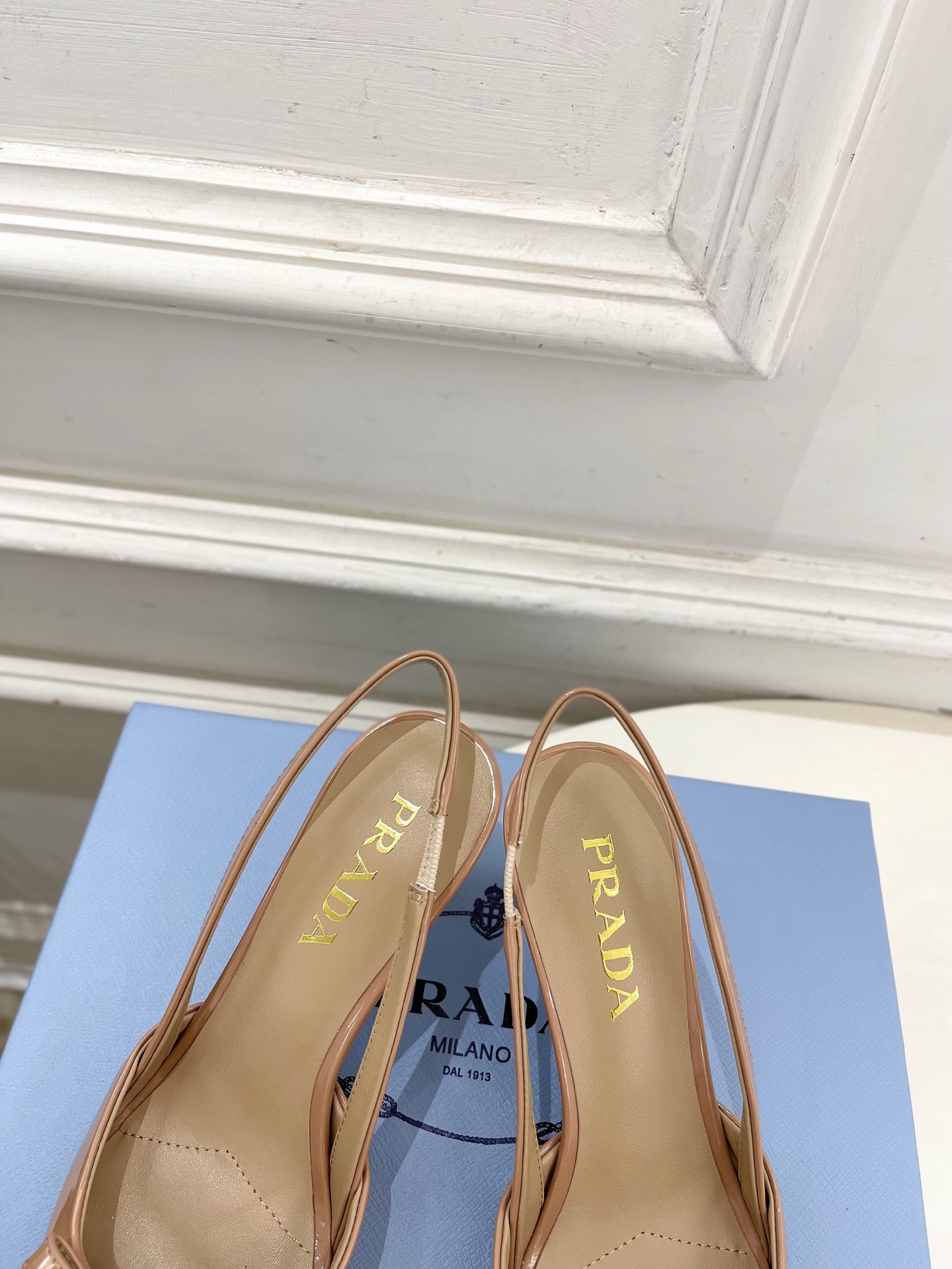 Prada Style Leather Women's Shoes style reference detail image 7 from source 784789