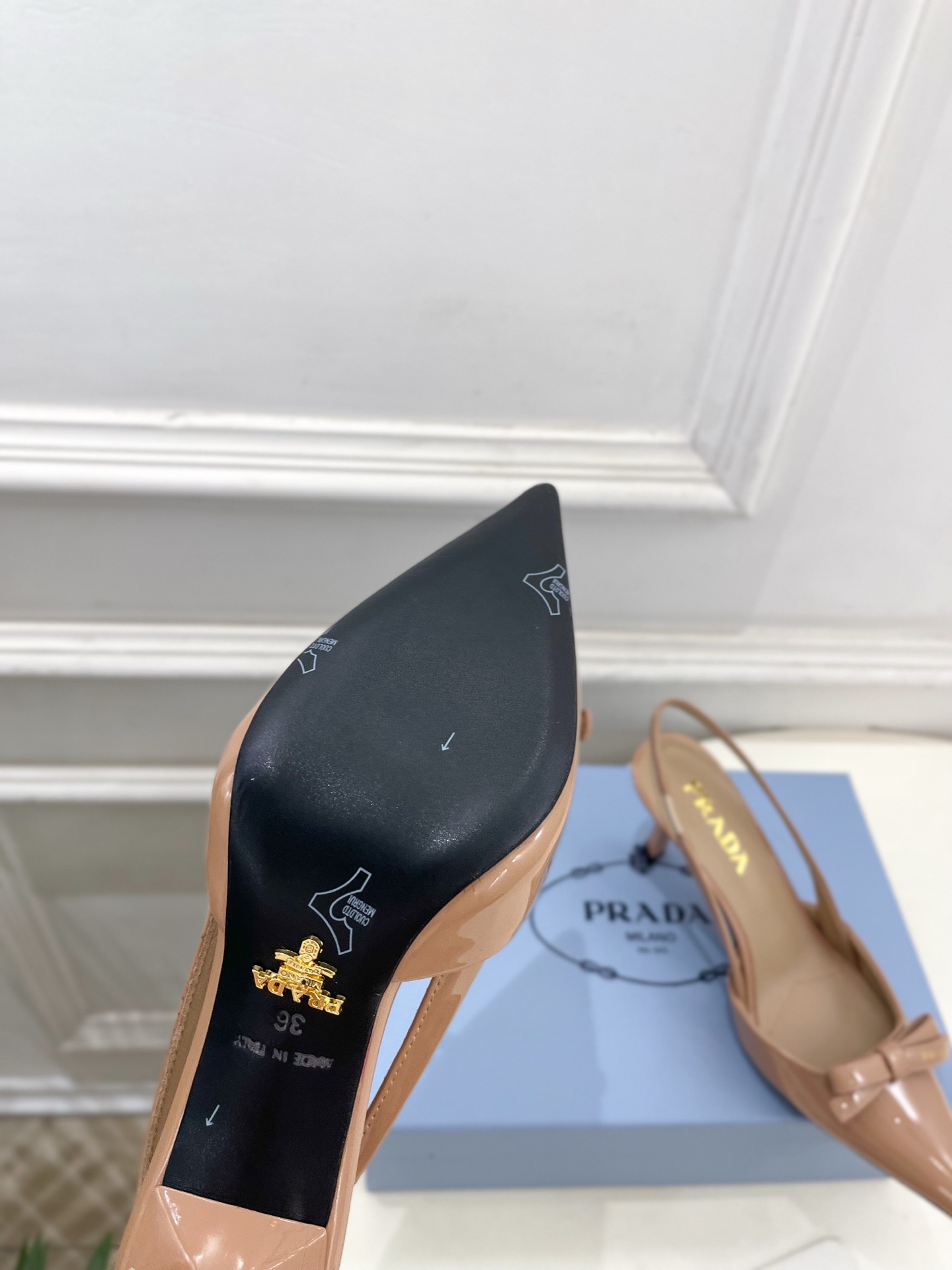 Prada Style Leather Women's Shoes style reference detail image 9 from source 784789