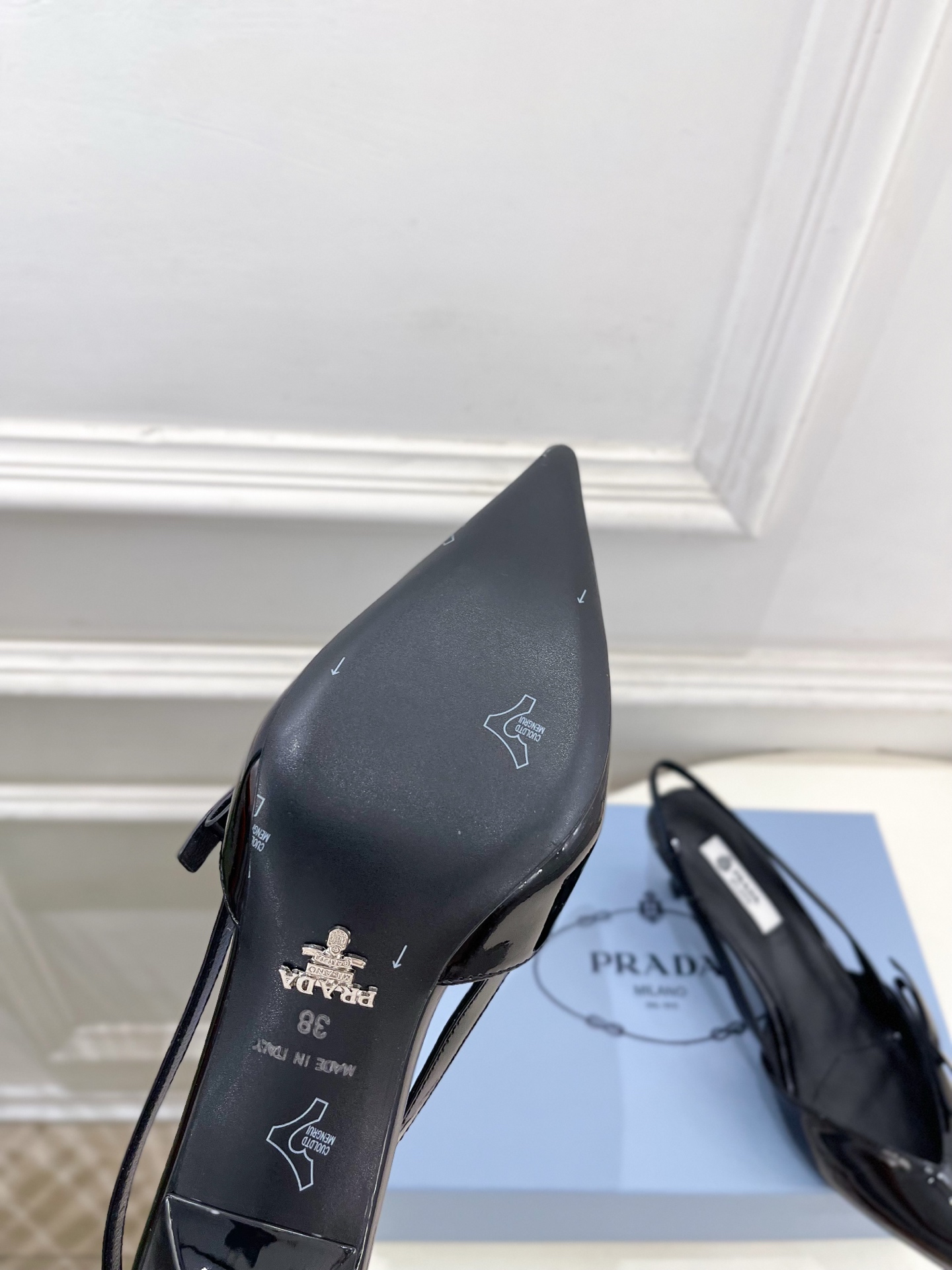 Prada Style Leather Women's Shoes style reference detail image 8 from source 784790