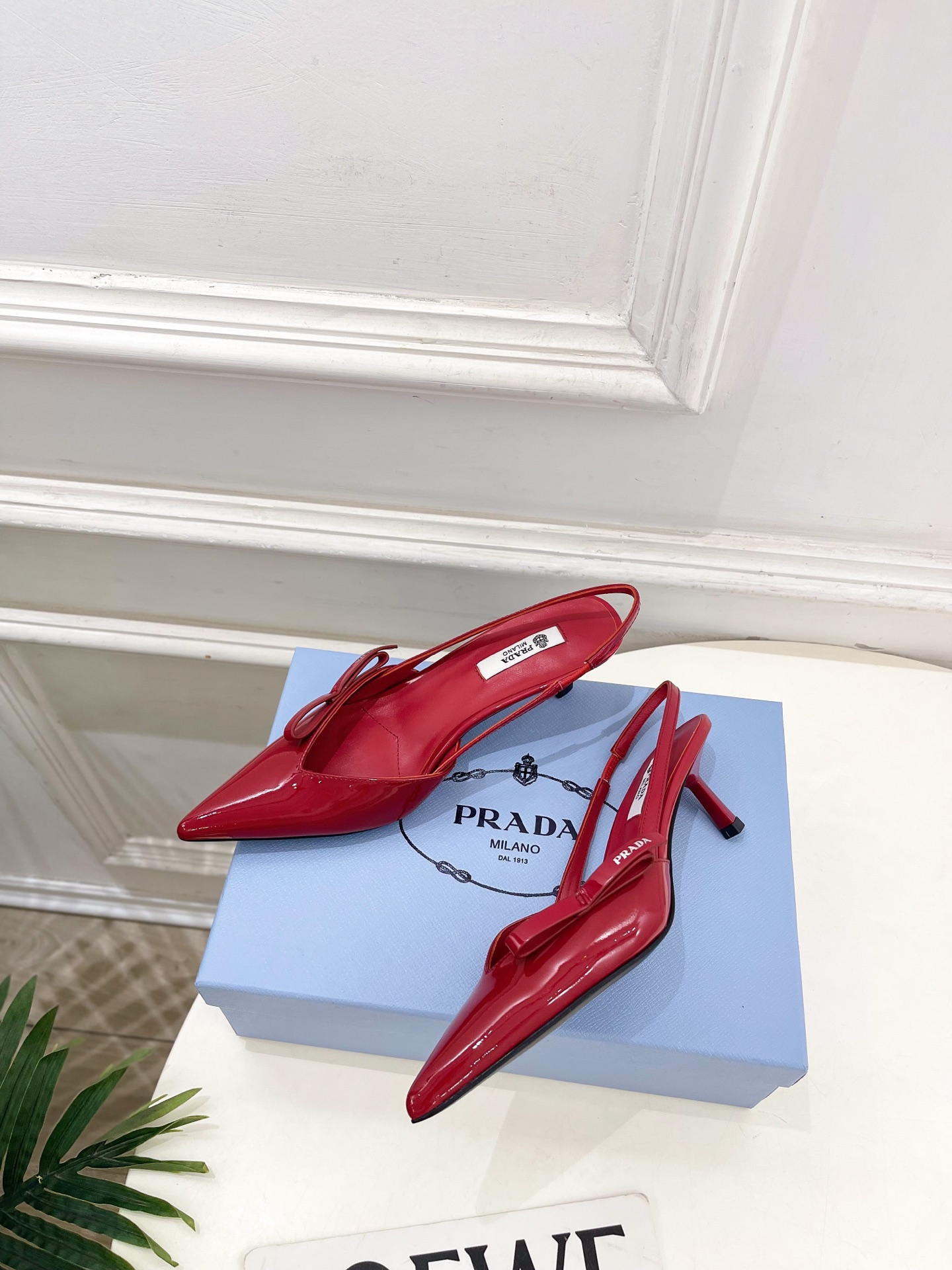 Prada Style Leather Women's Shoes style reference detail image 5 from source 784792