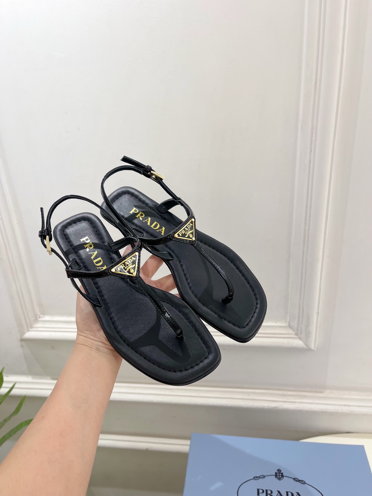 Prada Style Leather Women's Shoes style reference detail image 4 from source 784793